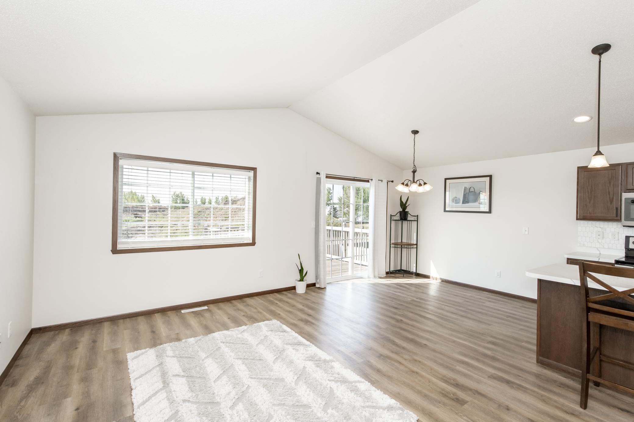 613 5th Street E Property Photo 6