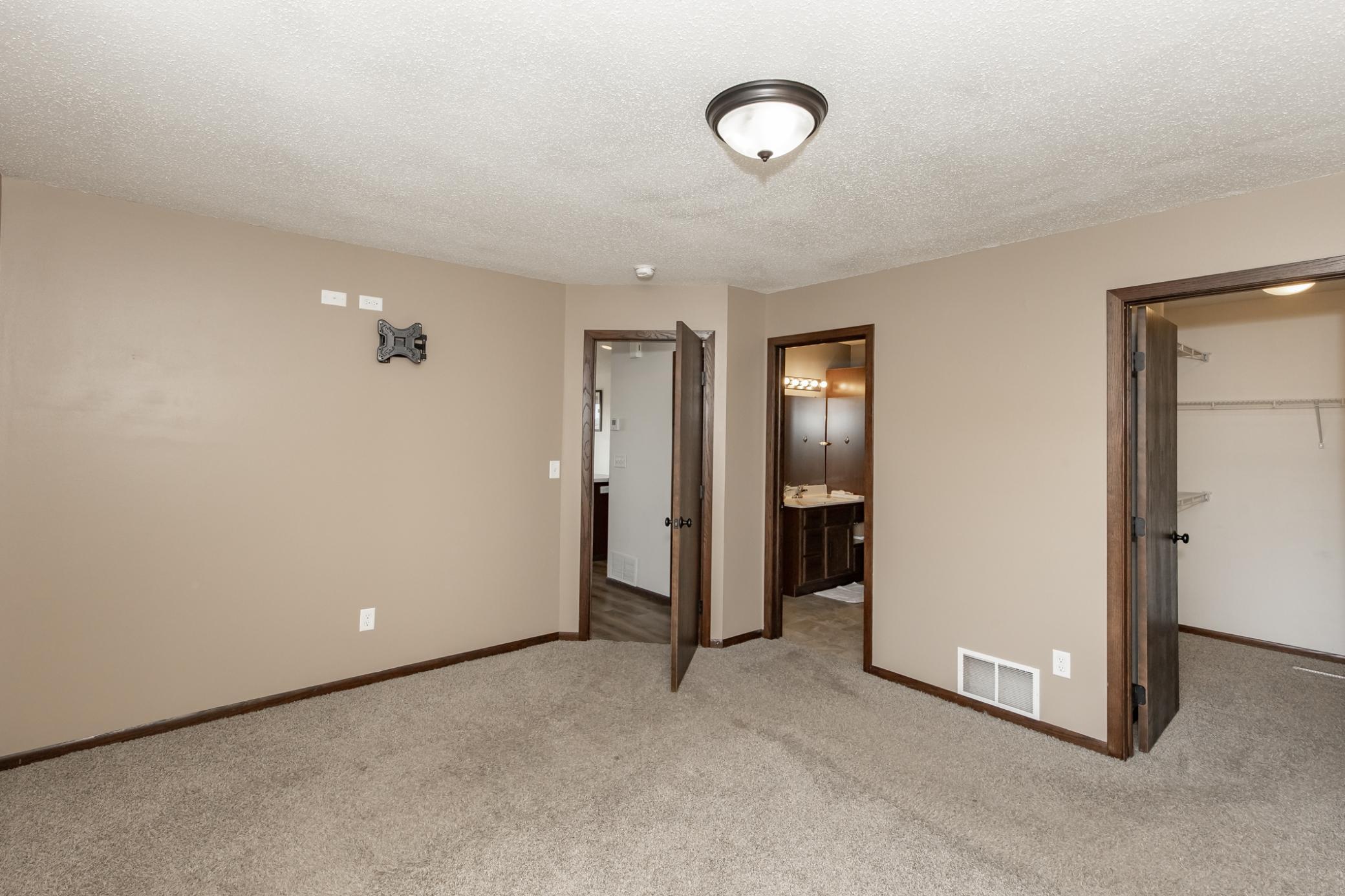 613 5th Street E Property Photo 16