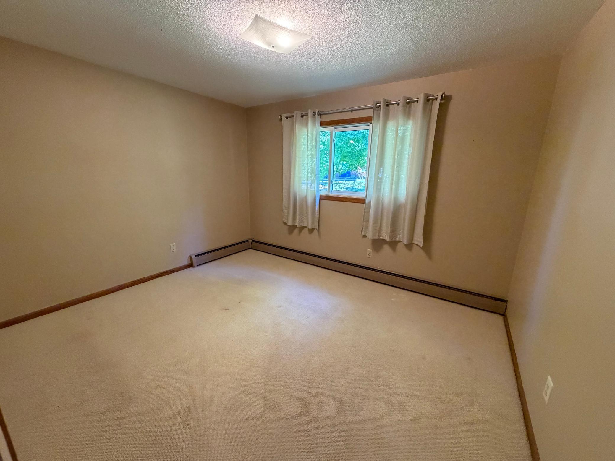 109 Oak Street S Property Photo 28