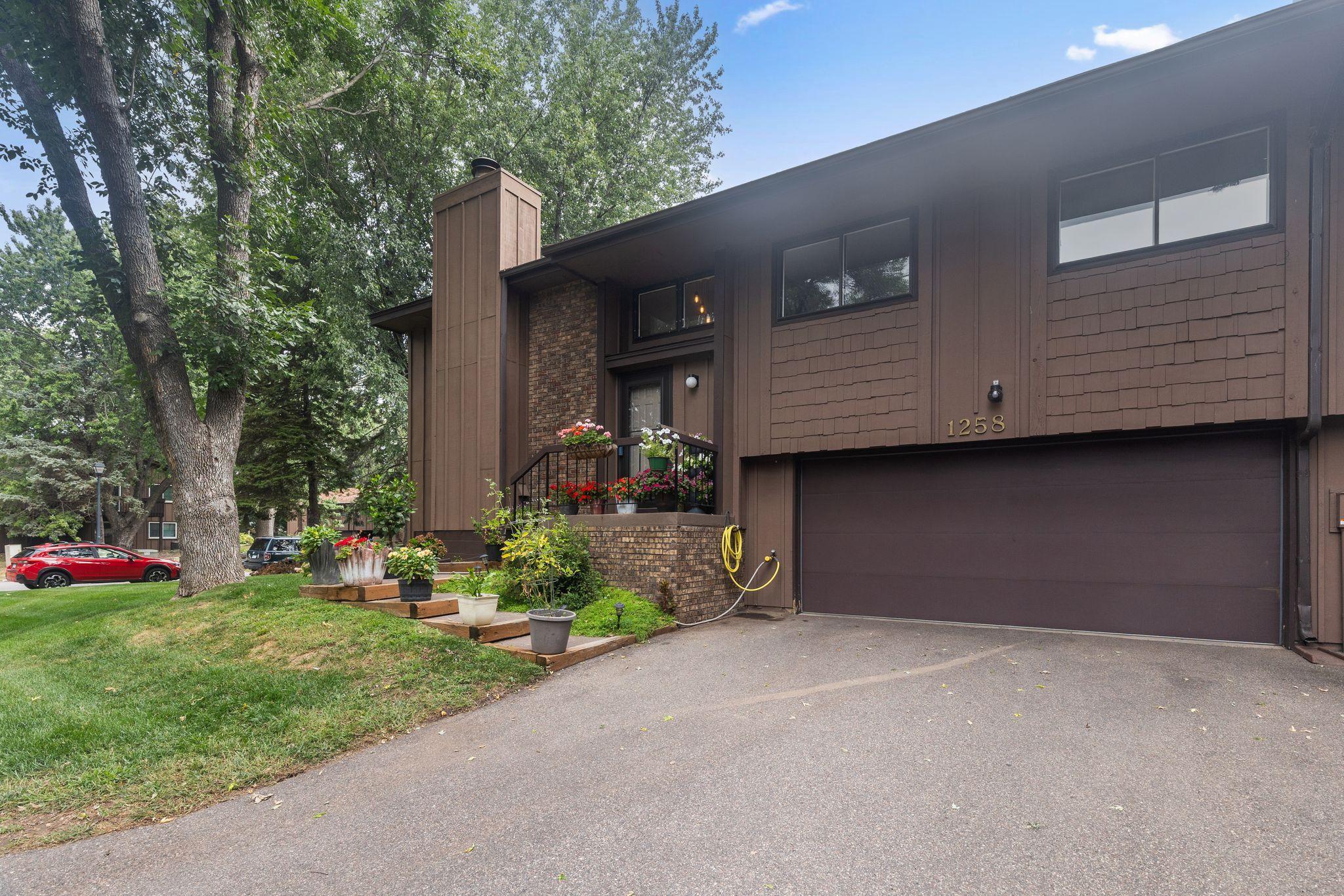 1258 Bridle Path Court Property Photo 1