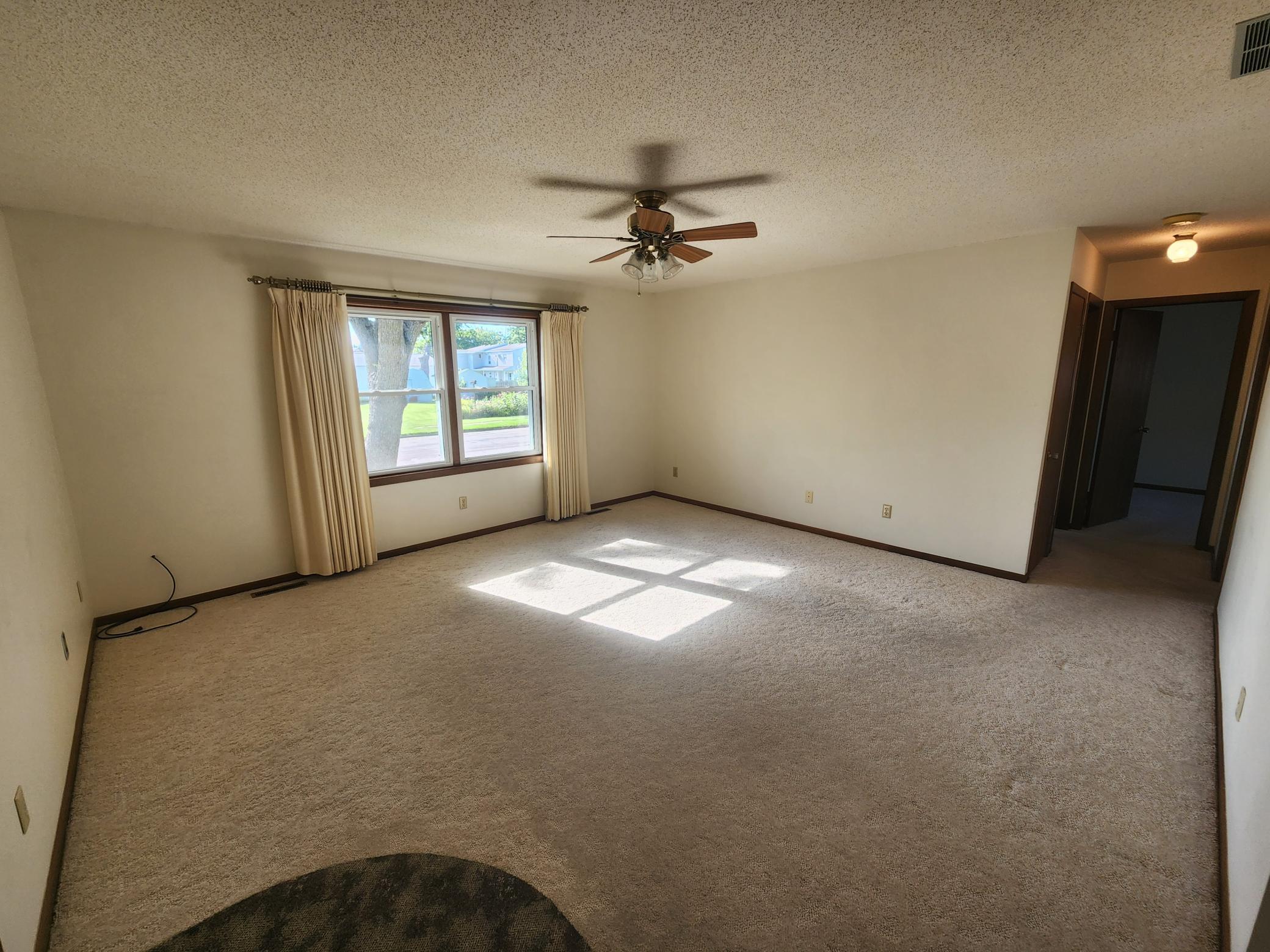408 N Everett Street 1 Property Photo 3