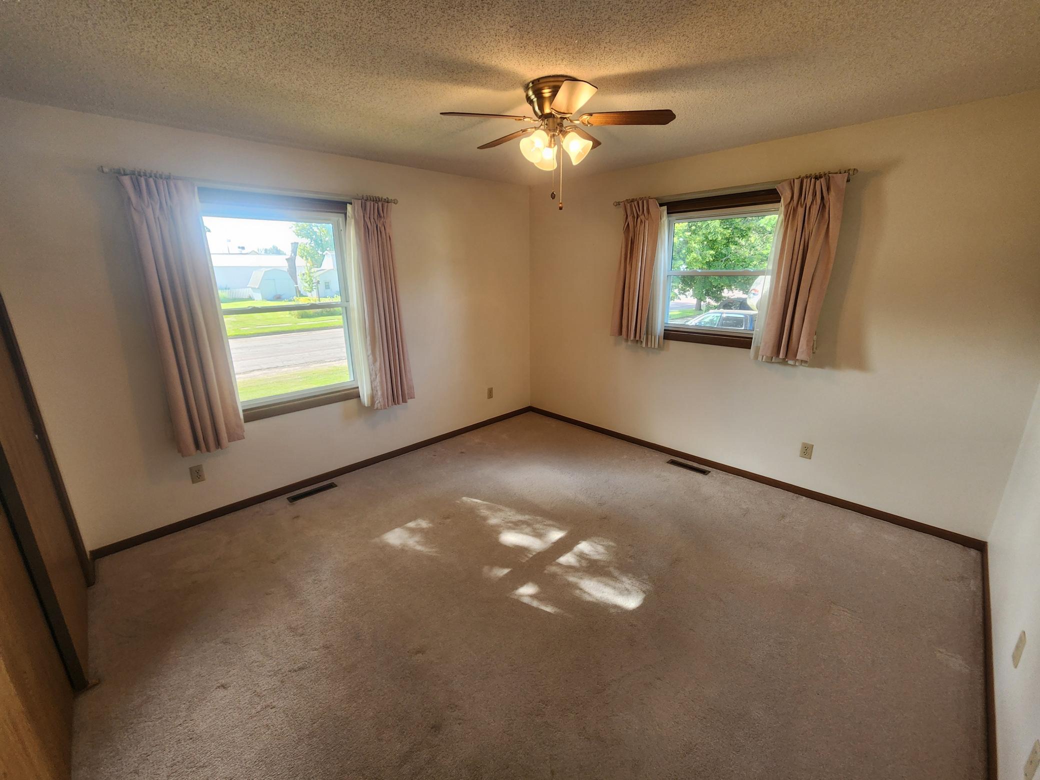 408 N Everett Street 1 Property Photo 7