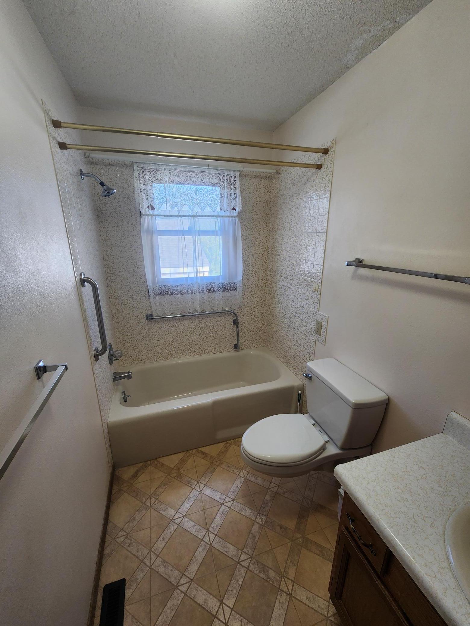 408 N Everett Street 1 Property Photo 11