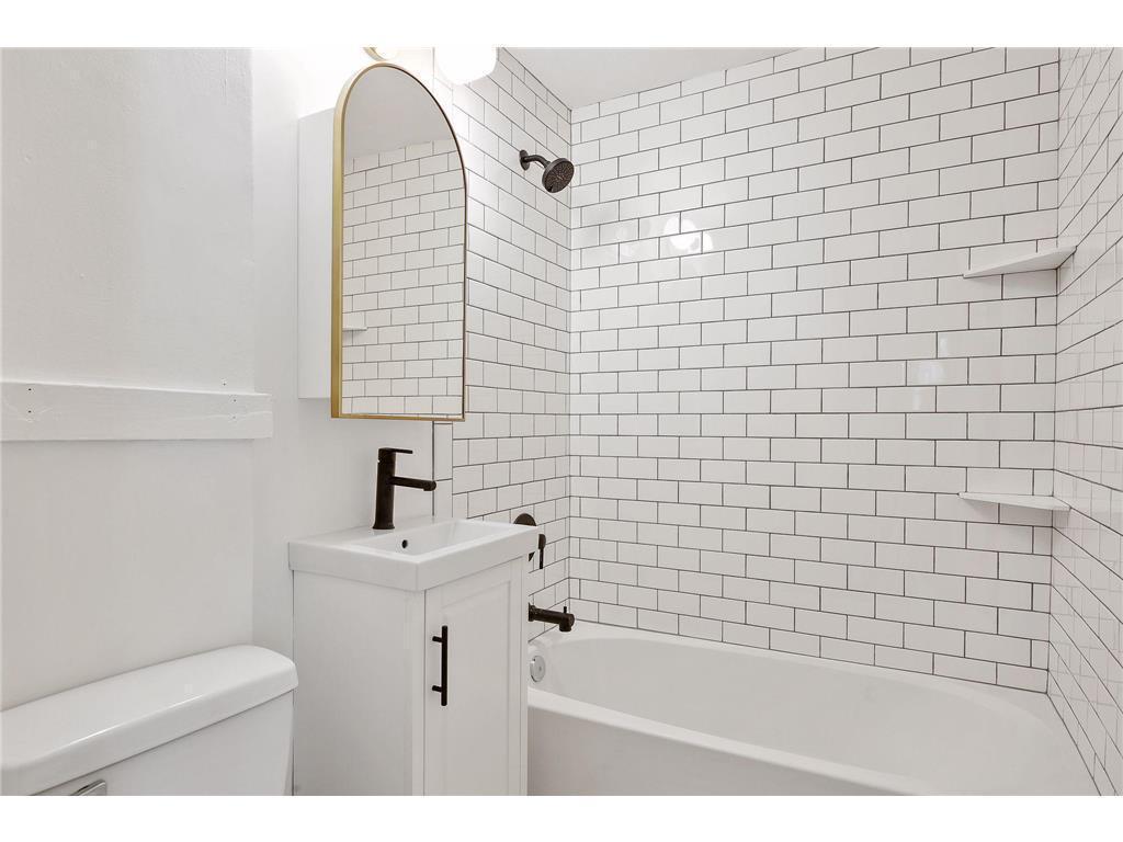 2415 Harriet Avenue Property Photo 12