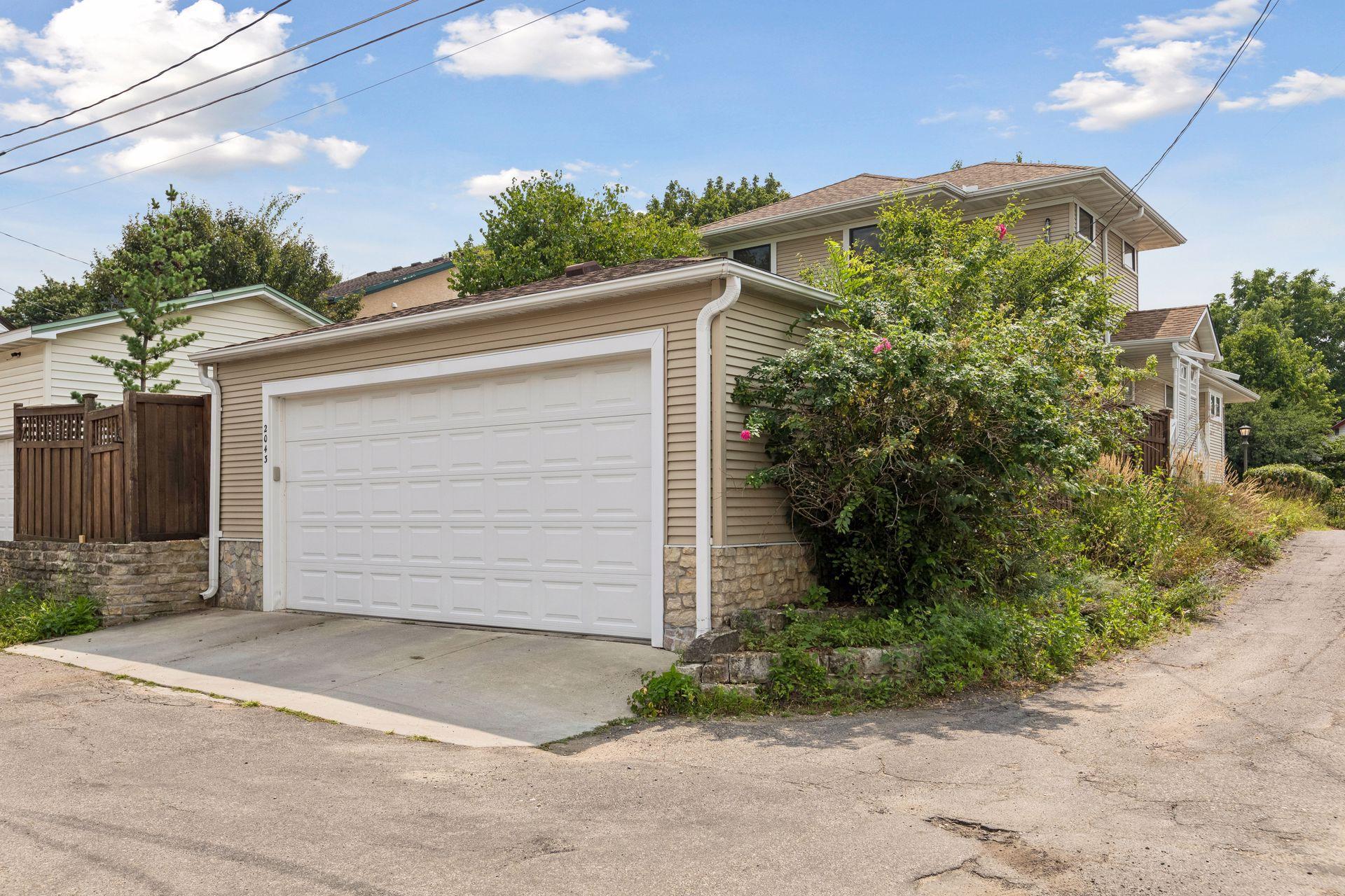 2043 Berkeley Avenue Property Photo 41