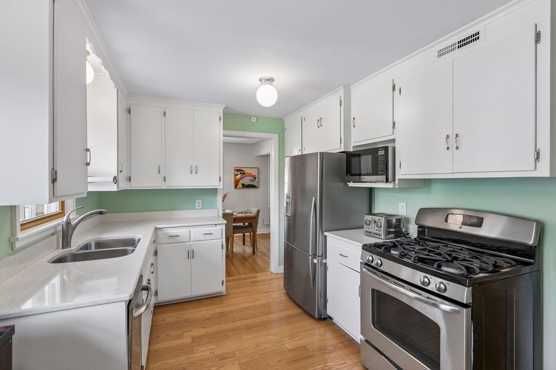 808 W 57th Street Property Photo 3
