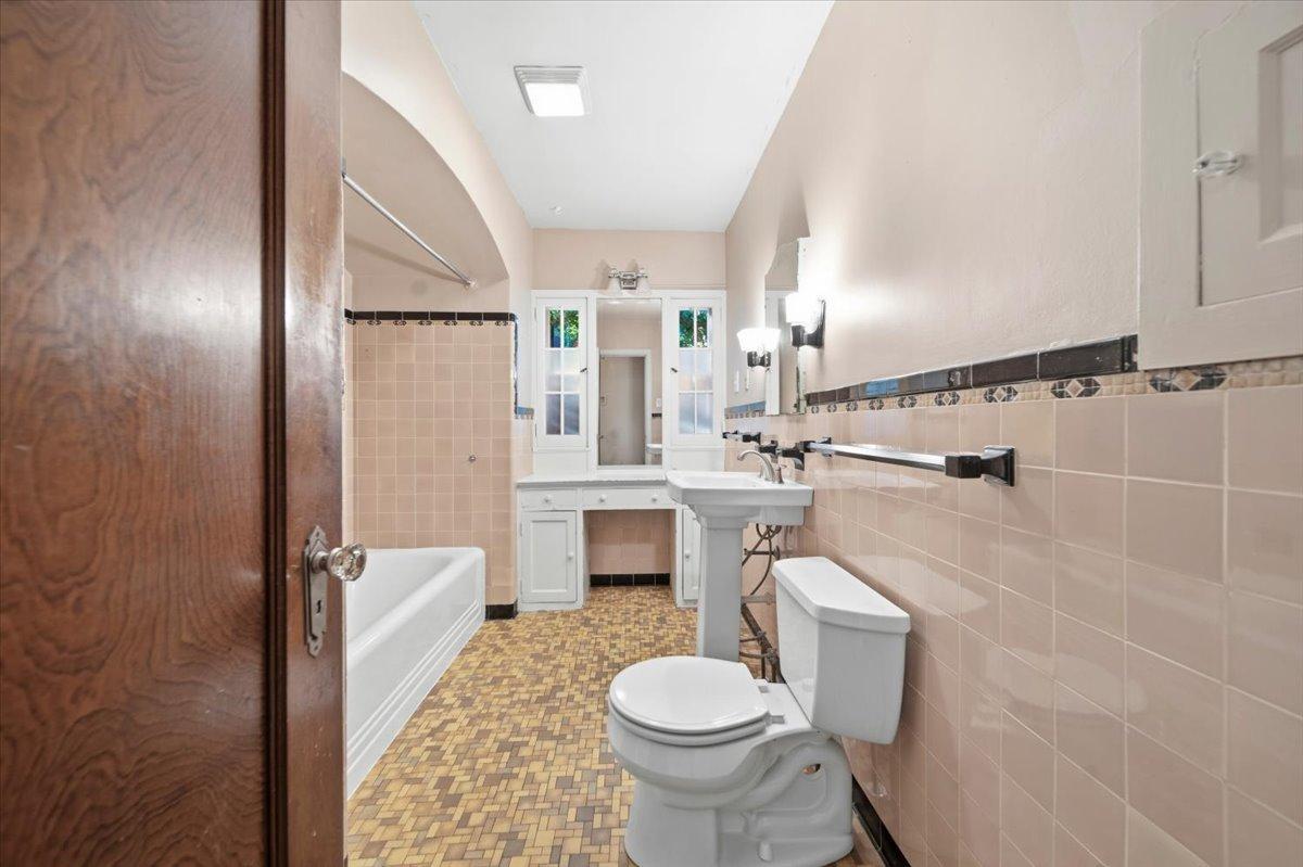 4145 Colfax Avenue S Property Photo 20