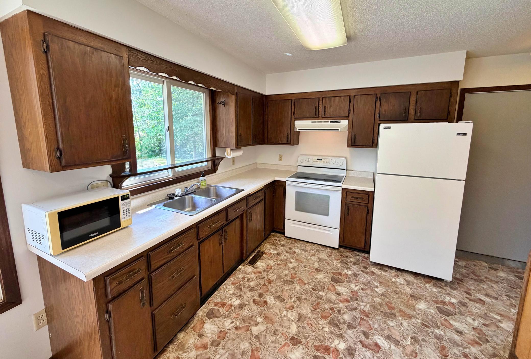 38628 305th Street Property Photo 4