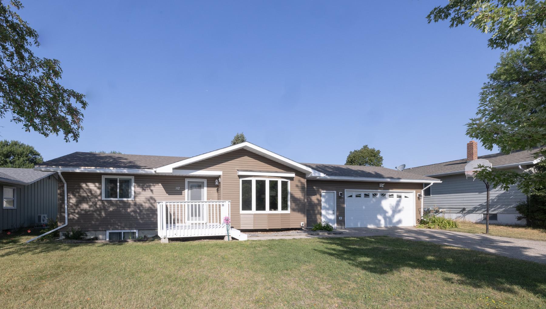 312 3rd Avenue E Property Photo 1