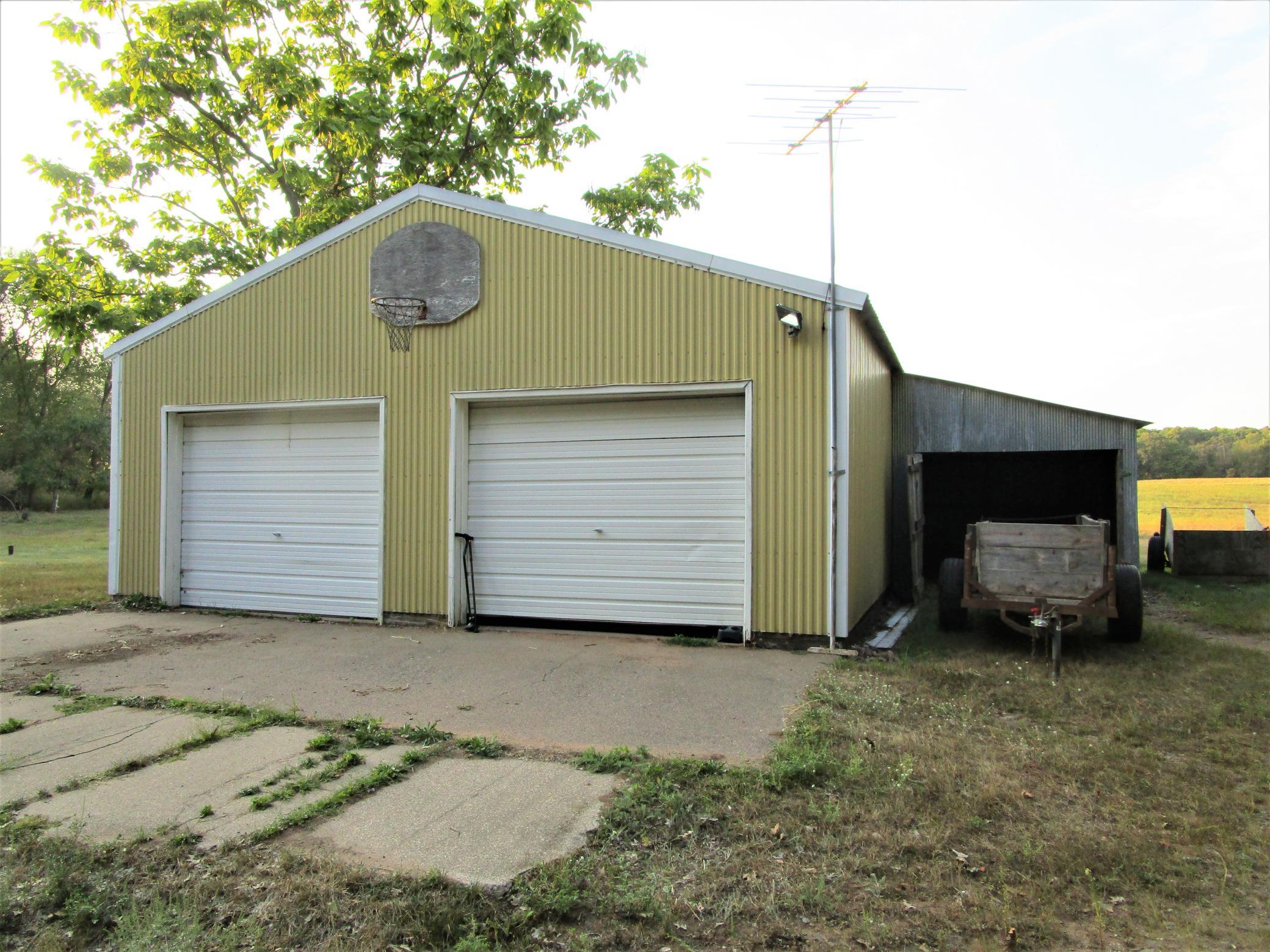 1621 300th Ave Property Photo 4