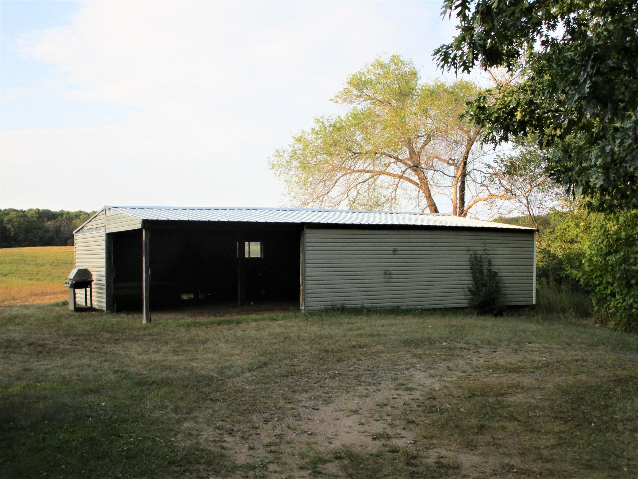 1621 300th Ave Property Photo 5