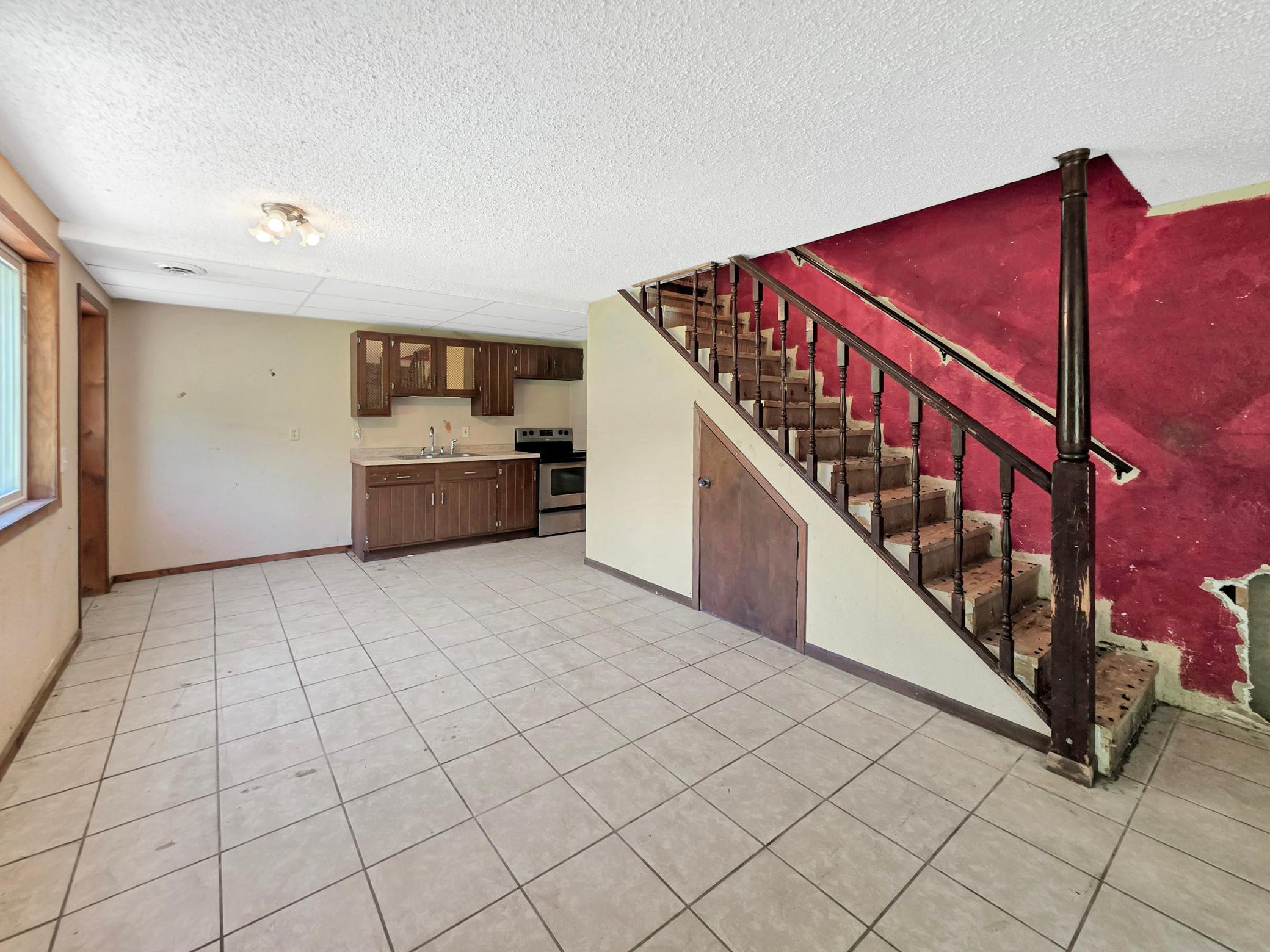 6340 Waterside Drive Property Photo 3