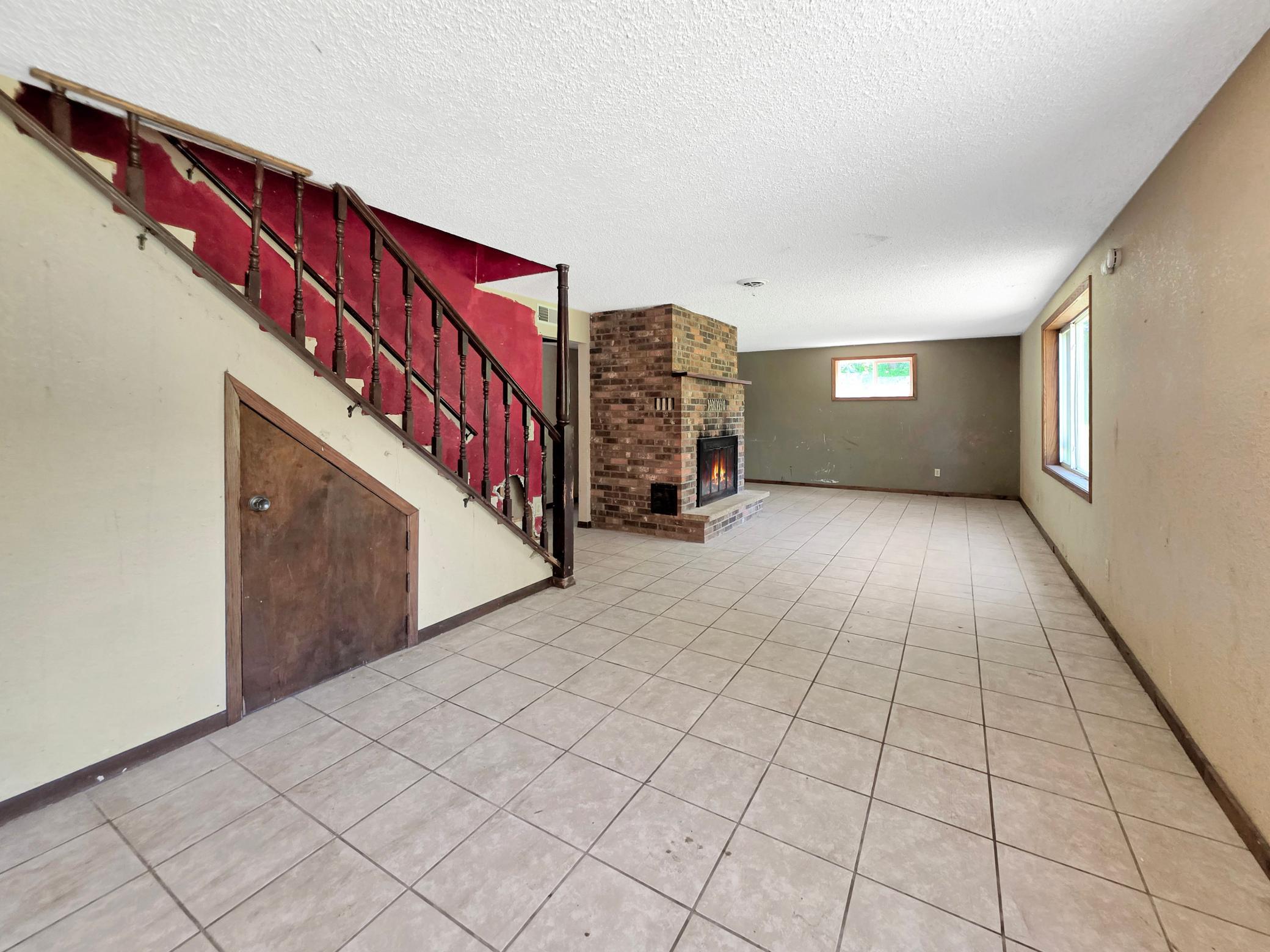 6340 Waterside Drive Property Photo 4