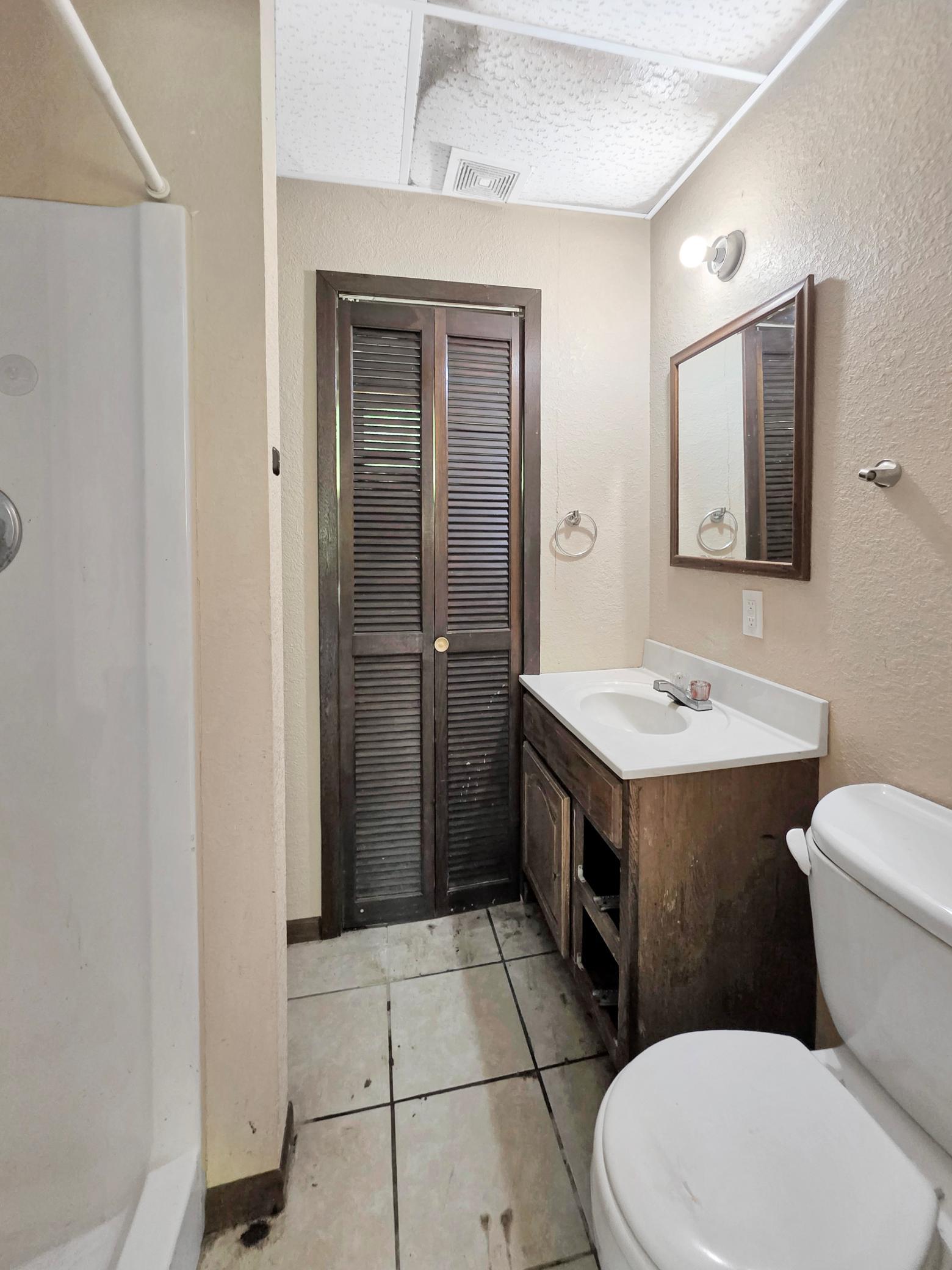 6340 Waterside Drive Property Photo 8