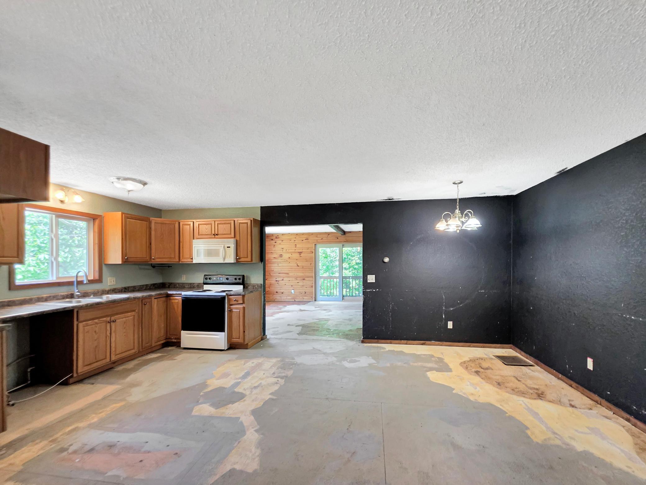 6340 Waterside Drive Property Photo 14