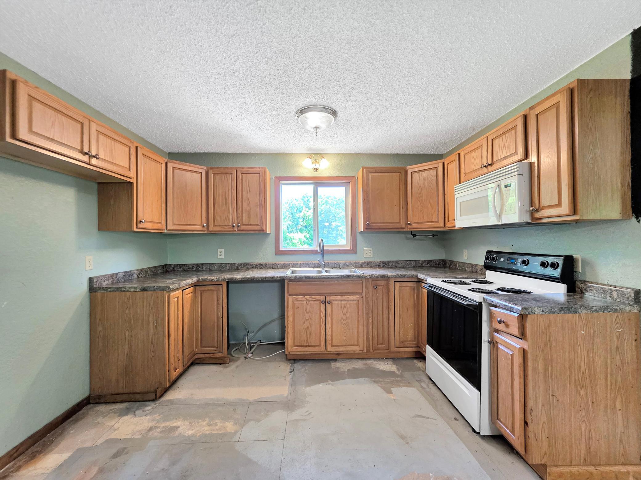 6340 Waterside Drive Property Photo 15