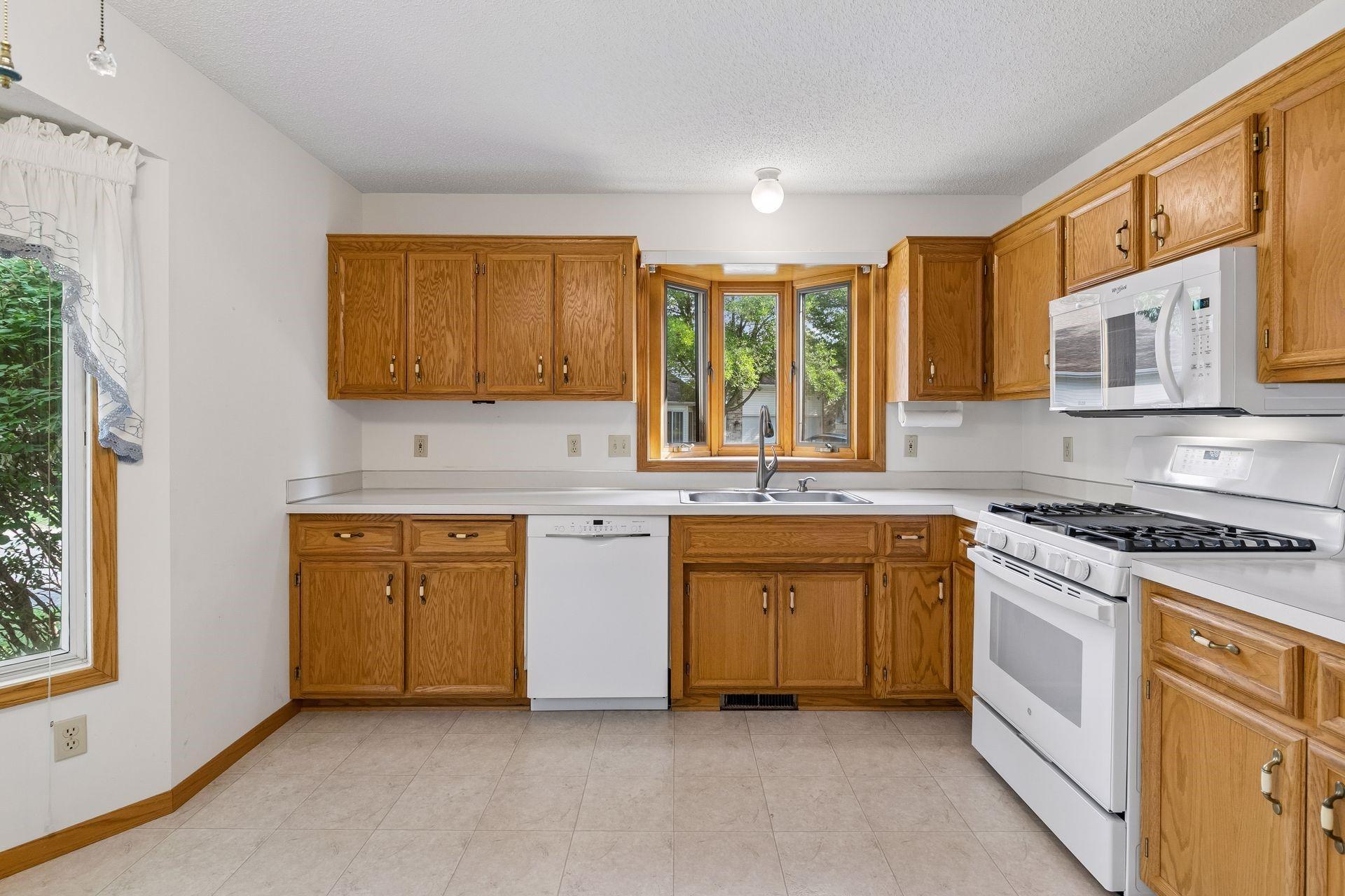 14116 Essex Lane Property Photo 3