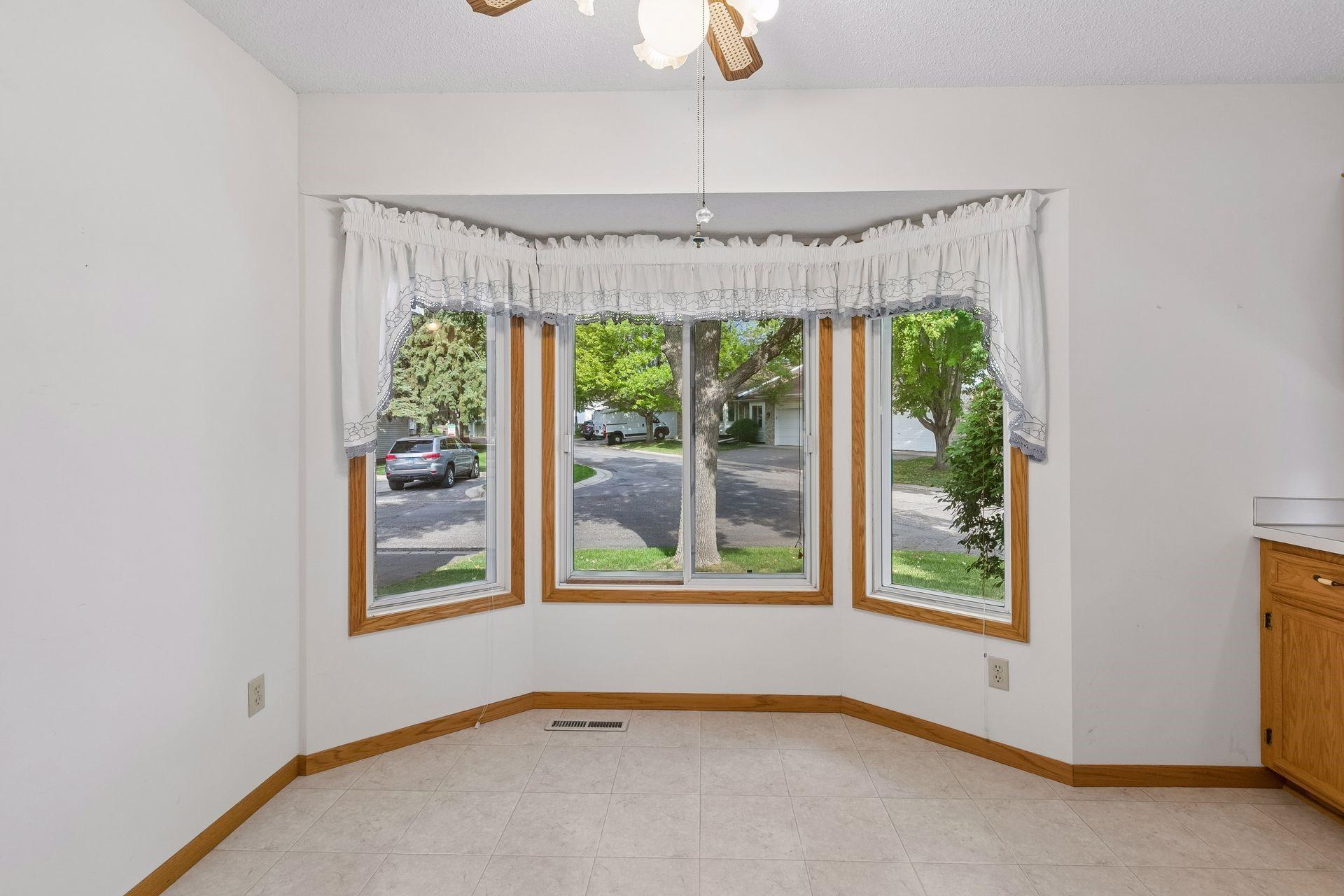 14116 Essex Lane Property Photo 4