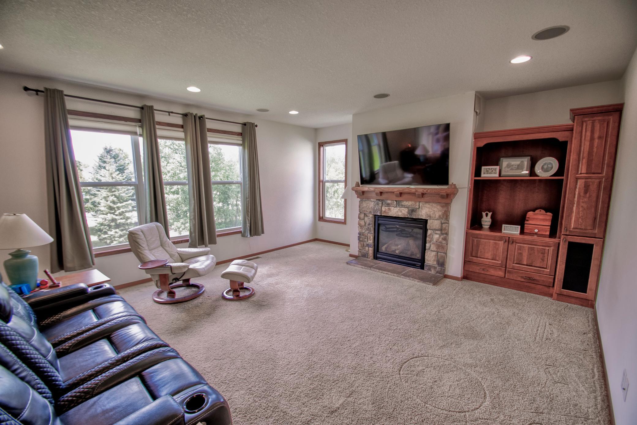 7243 Kimberly Lane N Property Photo 5