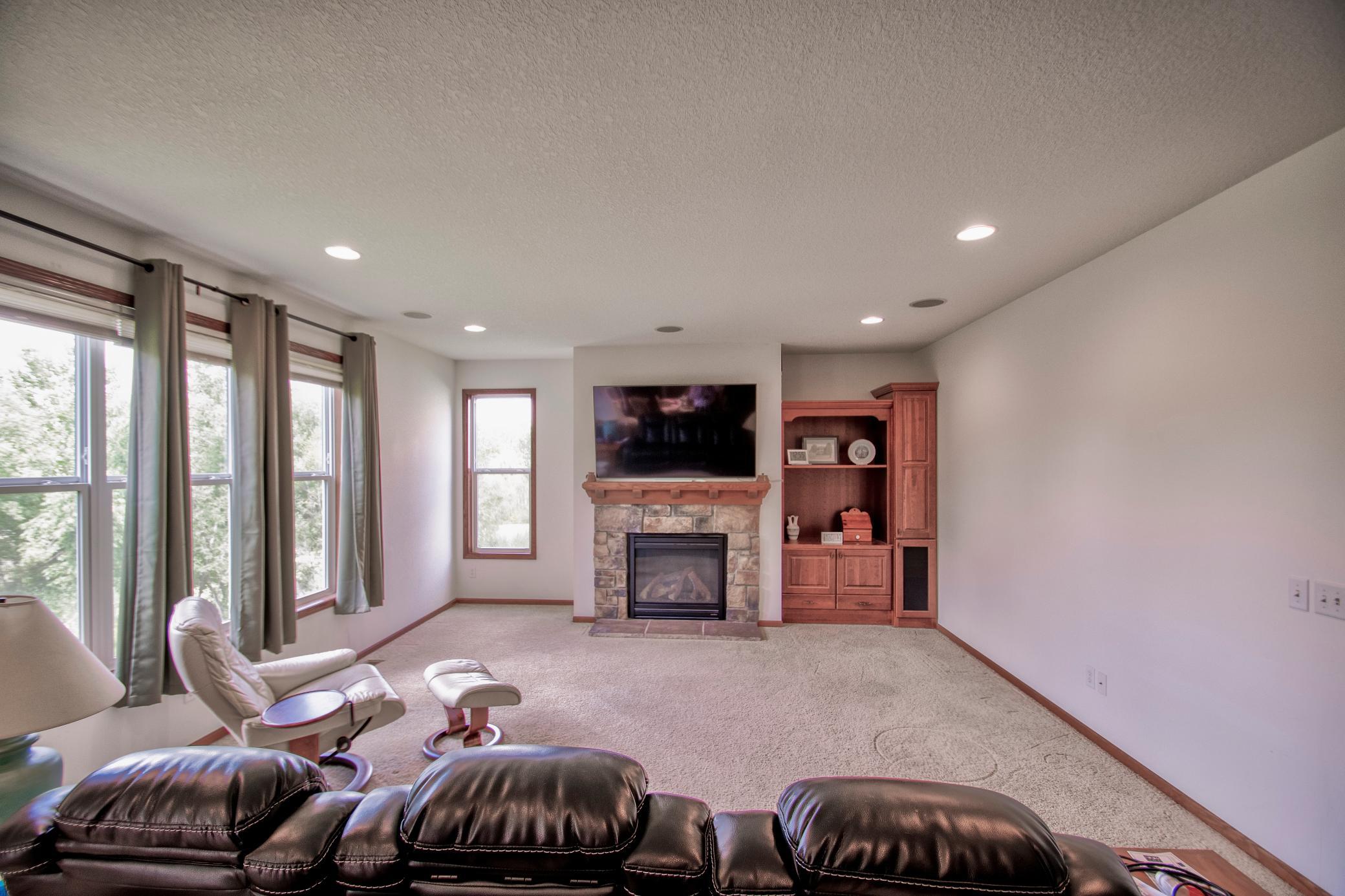 7243 Kimberly Lane N Property Photo 6