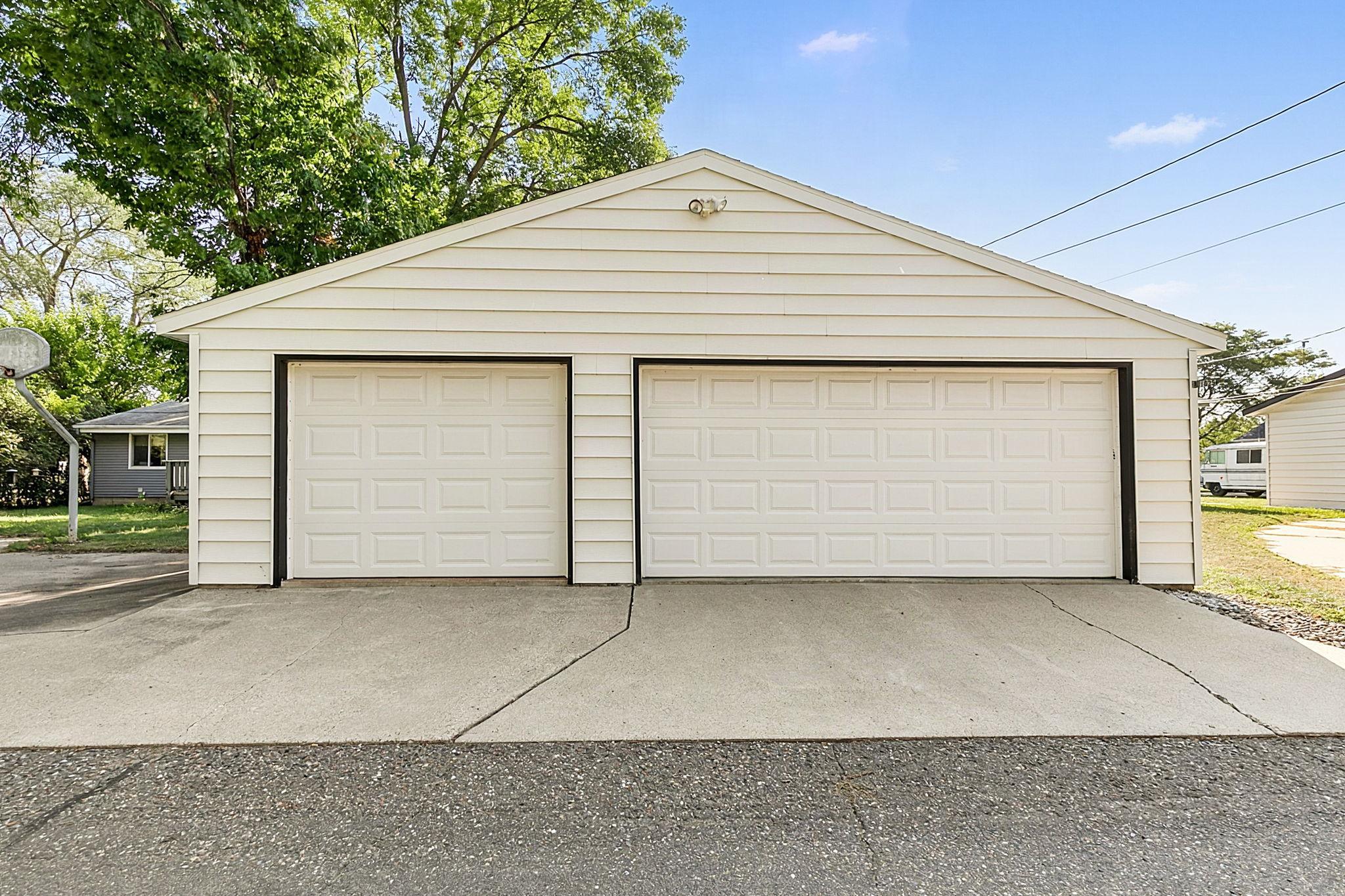 1025 35th Avenue N Property Photo 37