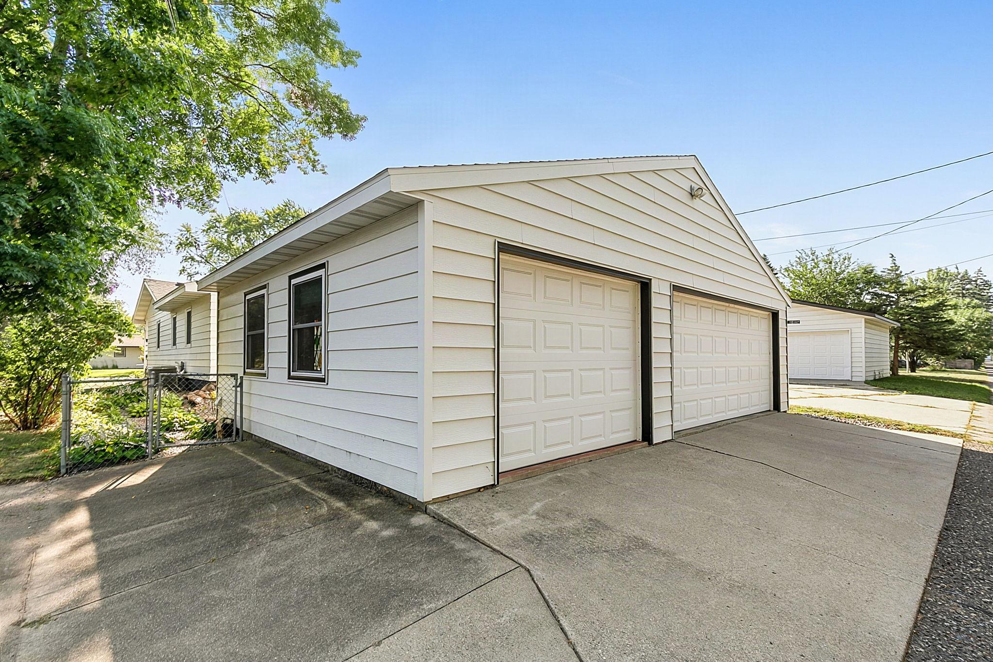 1025 35th Avenue N Property Photo 38
