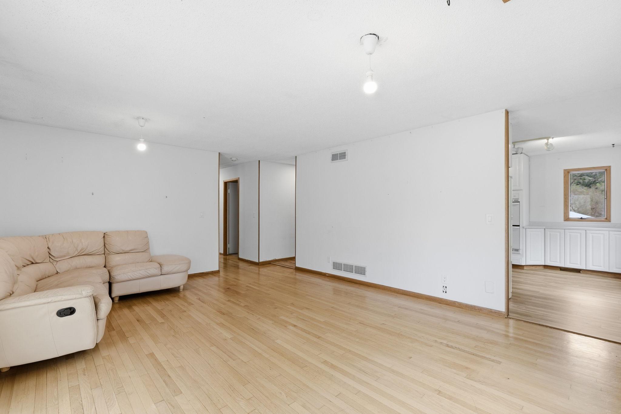 20046 Hillside Drive Property Photo 8