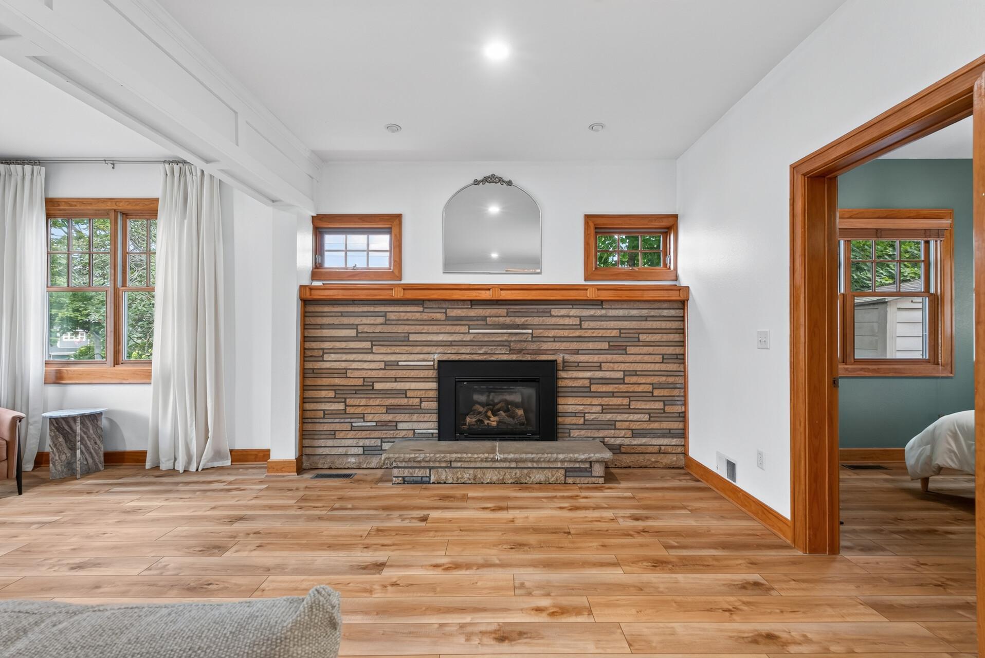 2584 S Shore Boulevard Property Photo 6