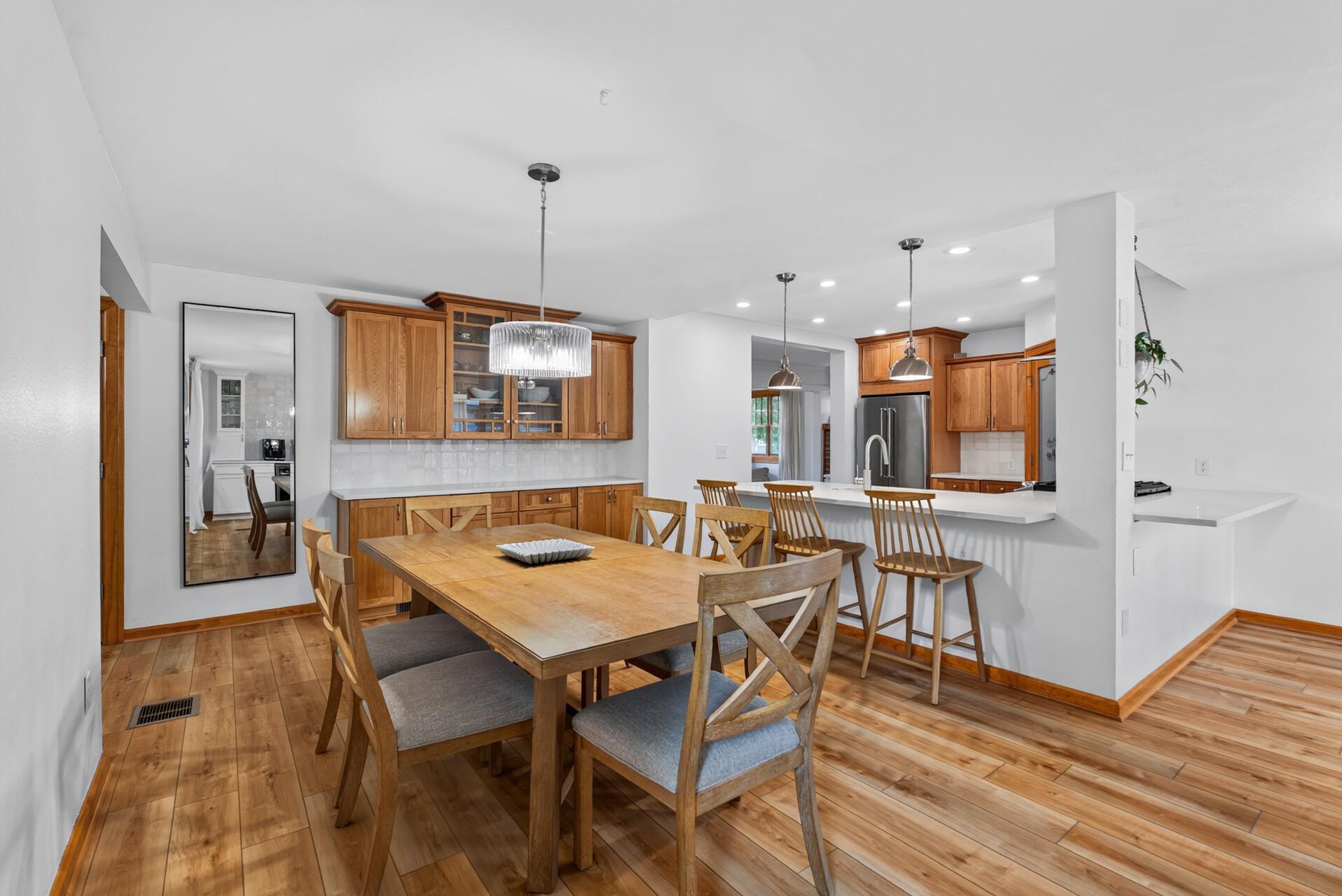 2584 S Shore Boulevard Property Photo 12