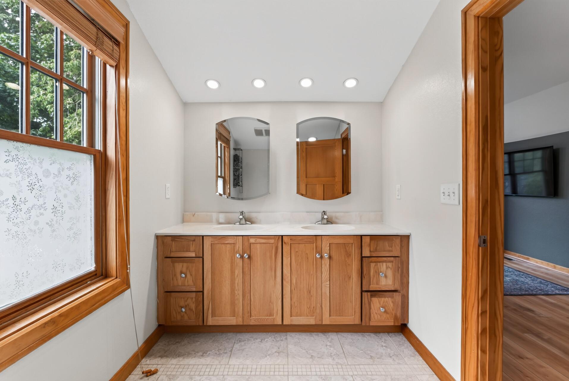 2584 S Shore Boulevard Property Photo 16