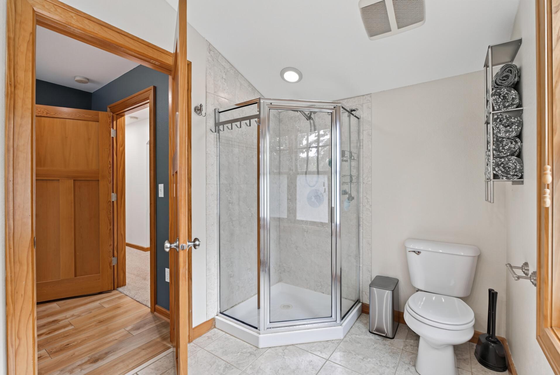 2584 S Shore Boulevard Property Photo 17