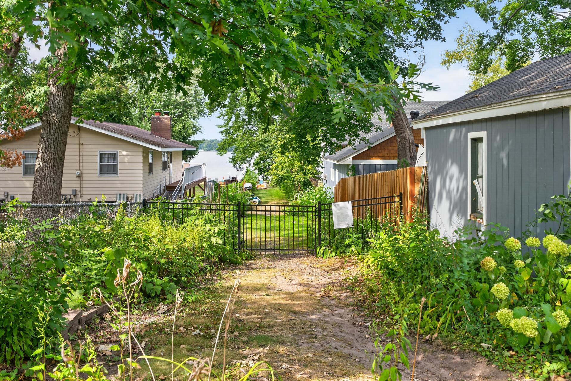 2584 S Shore Boulevard Property Photo 26