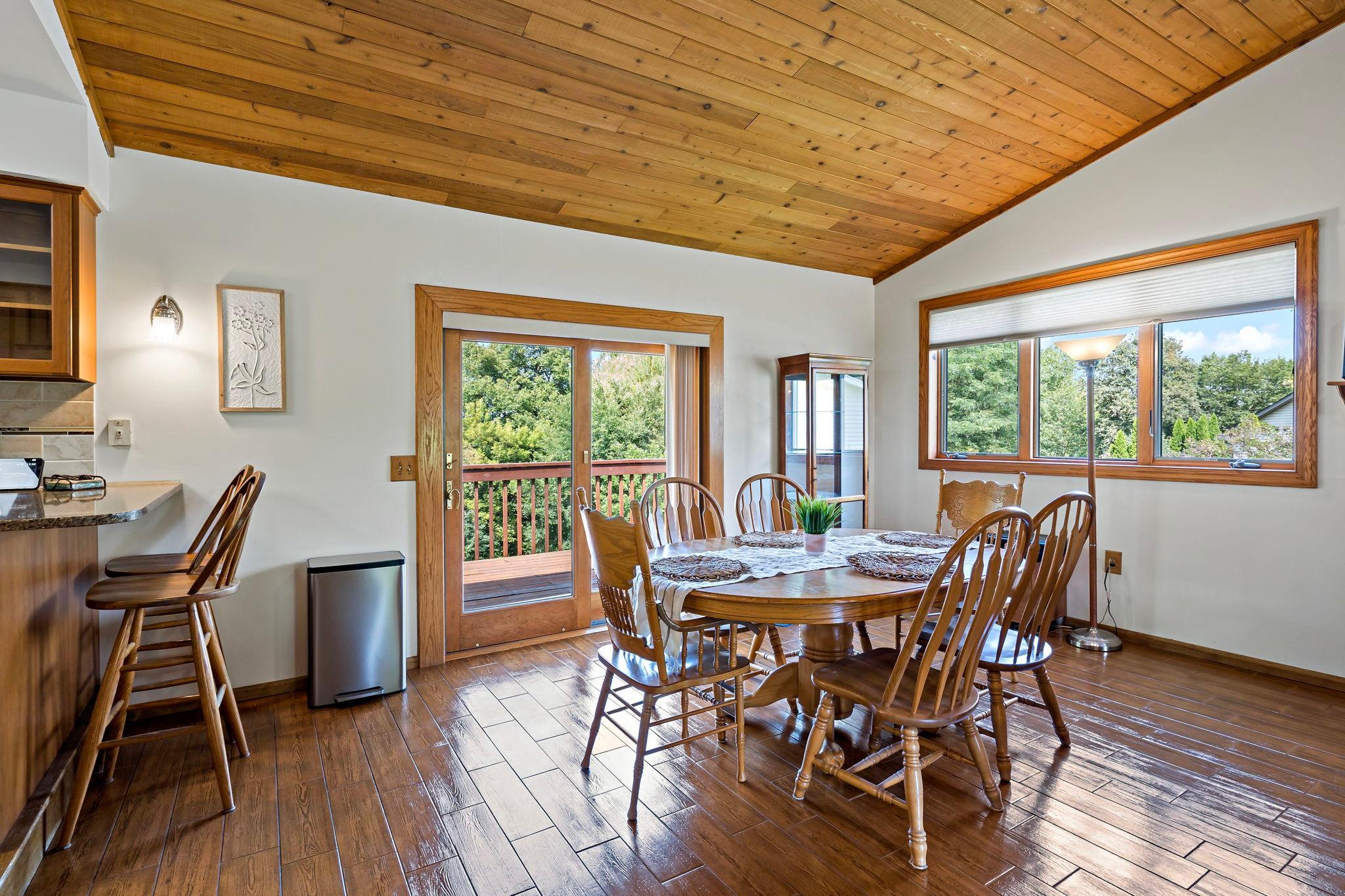 17222 Deerwood Lane Property Photo 9