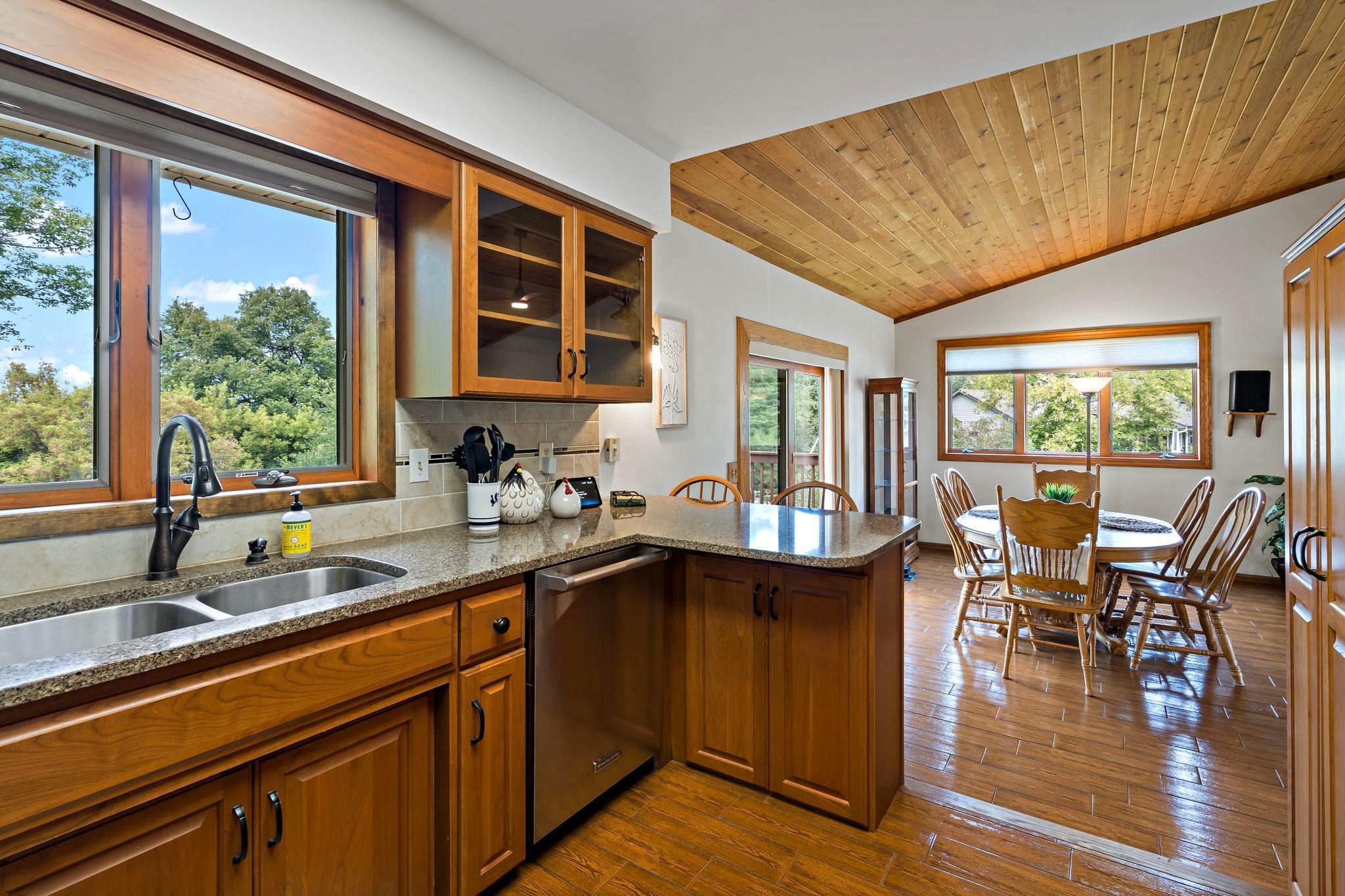 17222 Deerwood Lane Property Photo 10