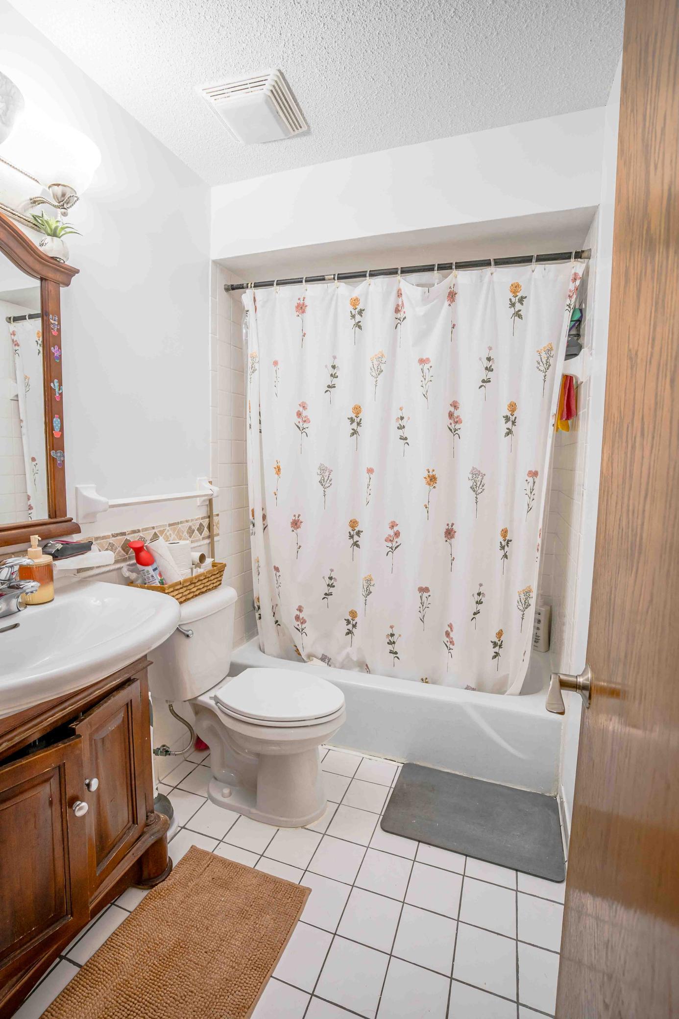 430 County Road B2 W Property Photo 15