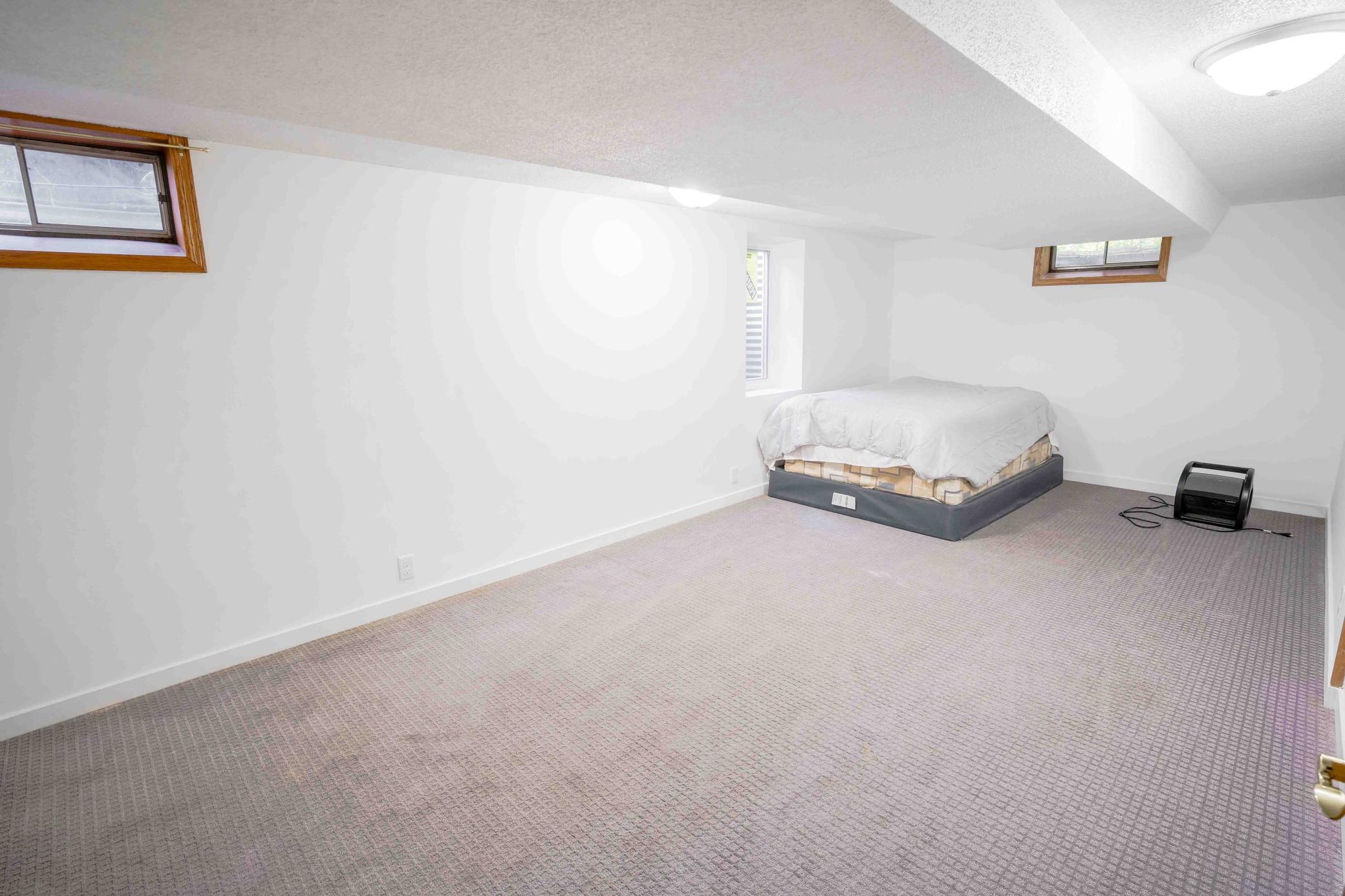 430 County Road B2 W Property Photo 18