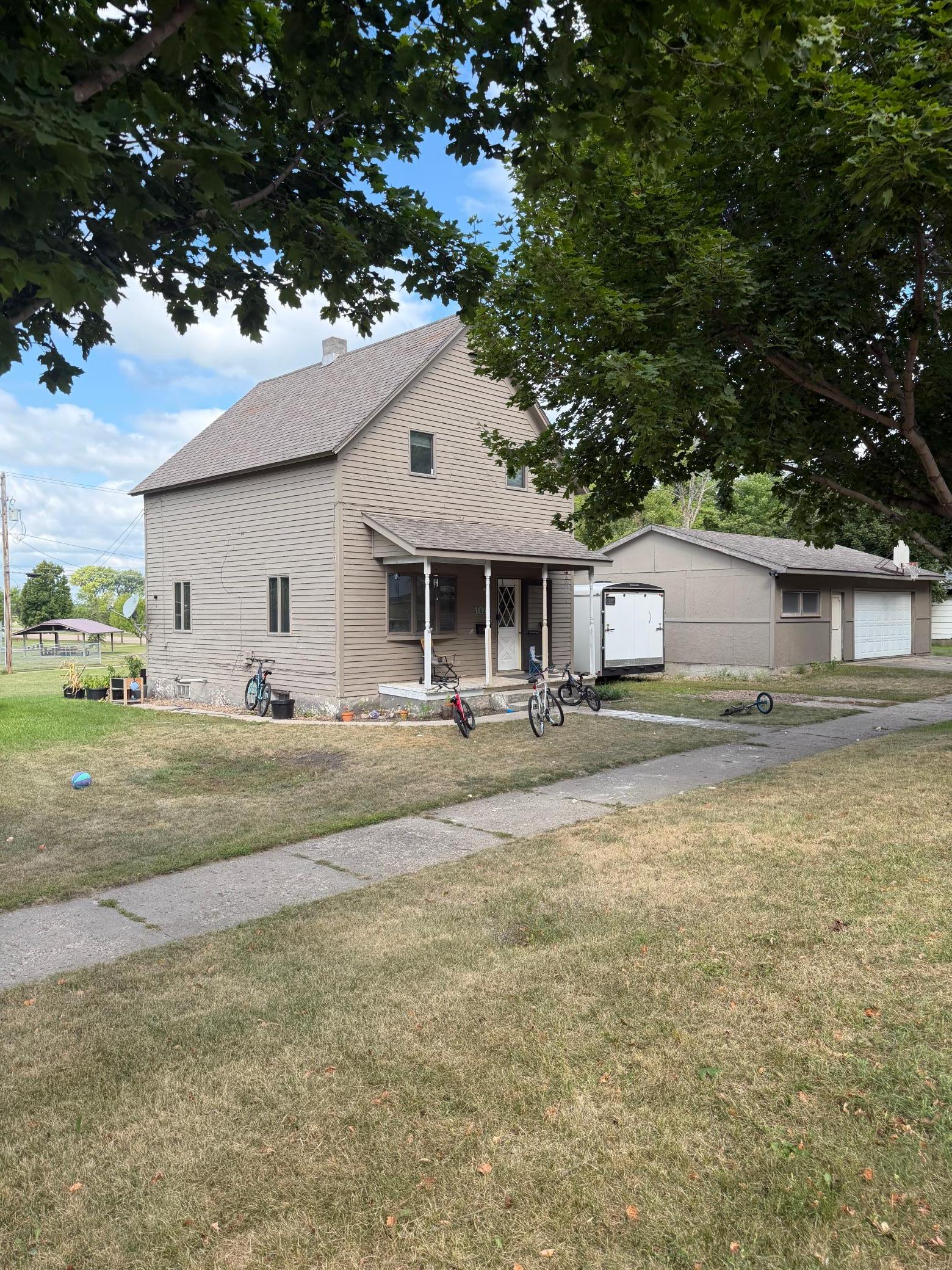1011 4th Avenue Property Photo 1
