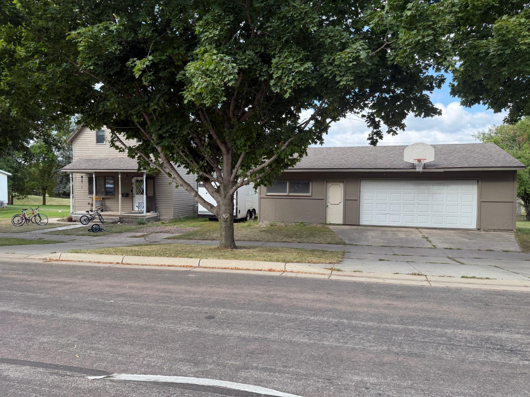 1011 4th Avenue Property Photo 4