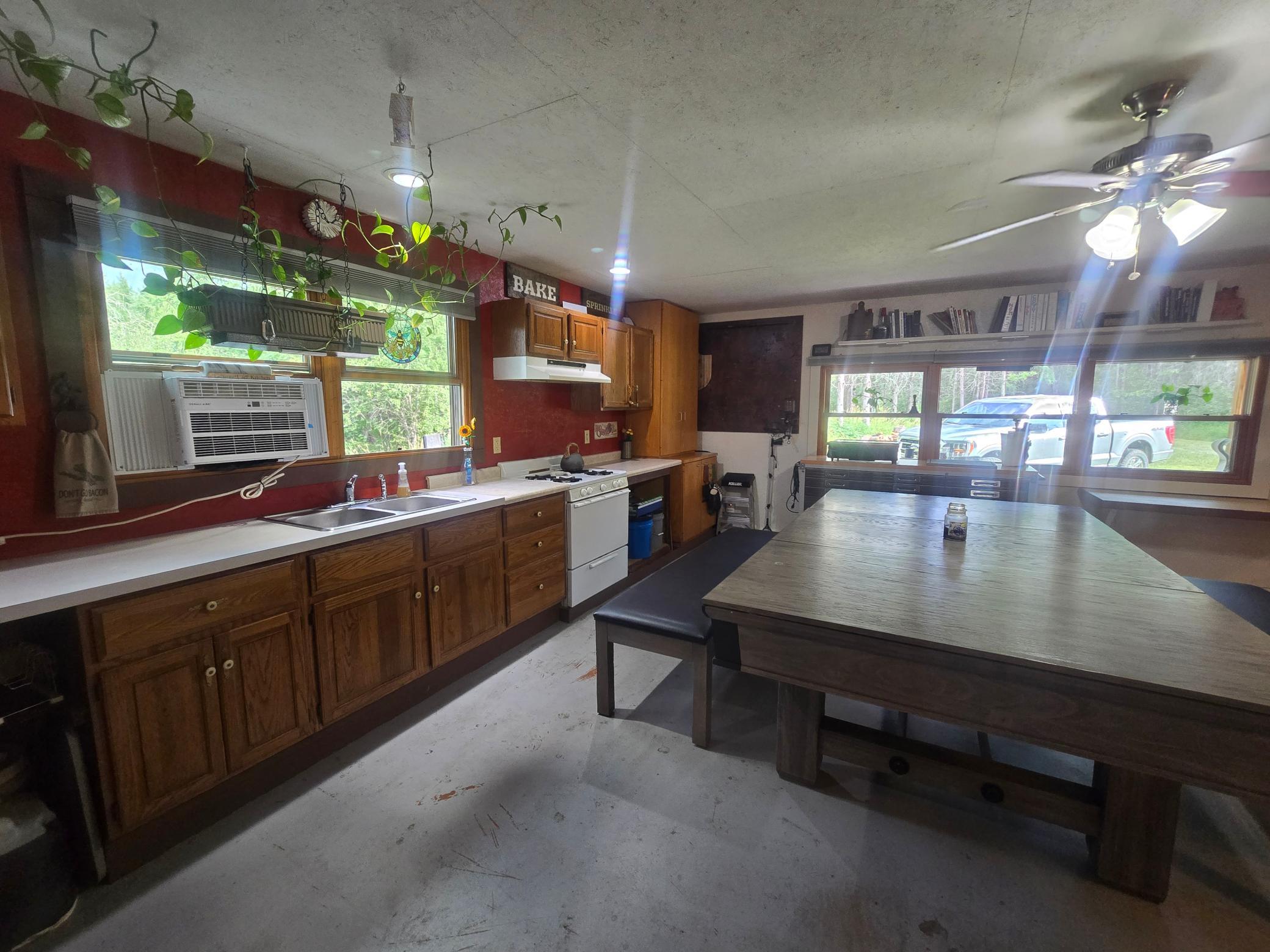 11161 Highway 65 Property Photo 4
