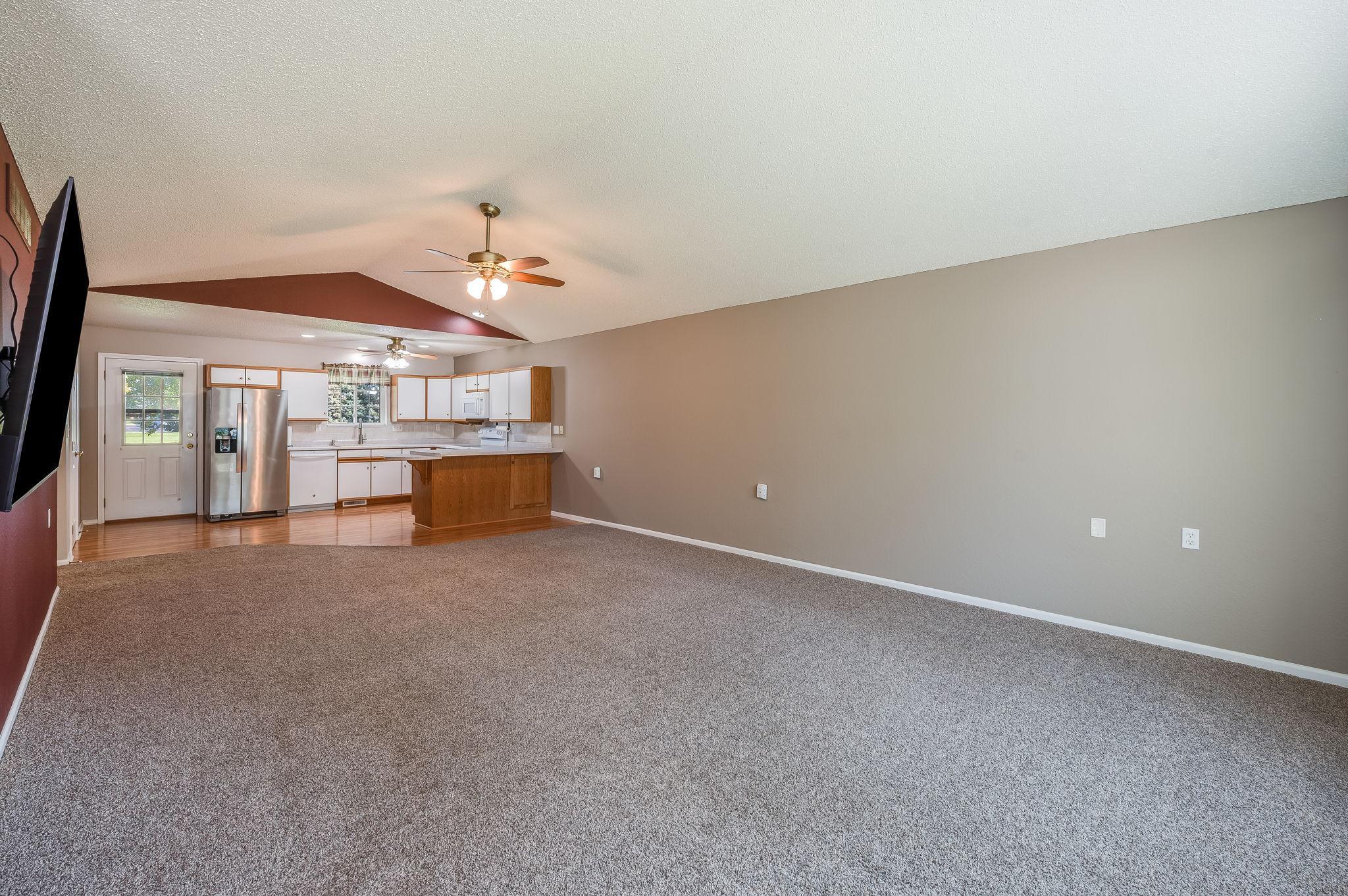 122 Oxford Path Property Photo 3