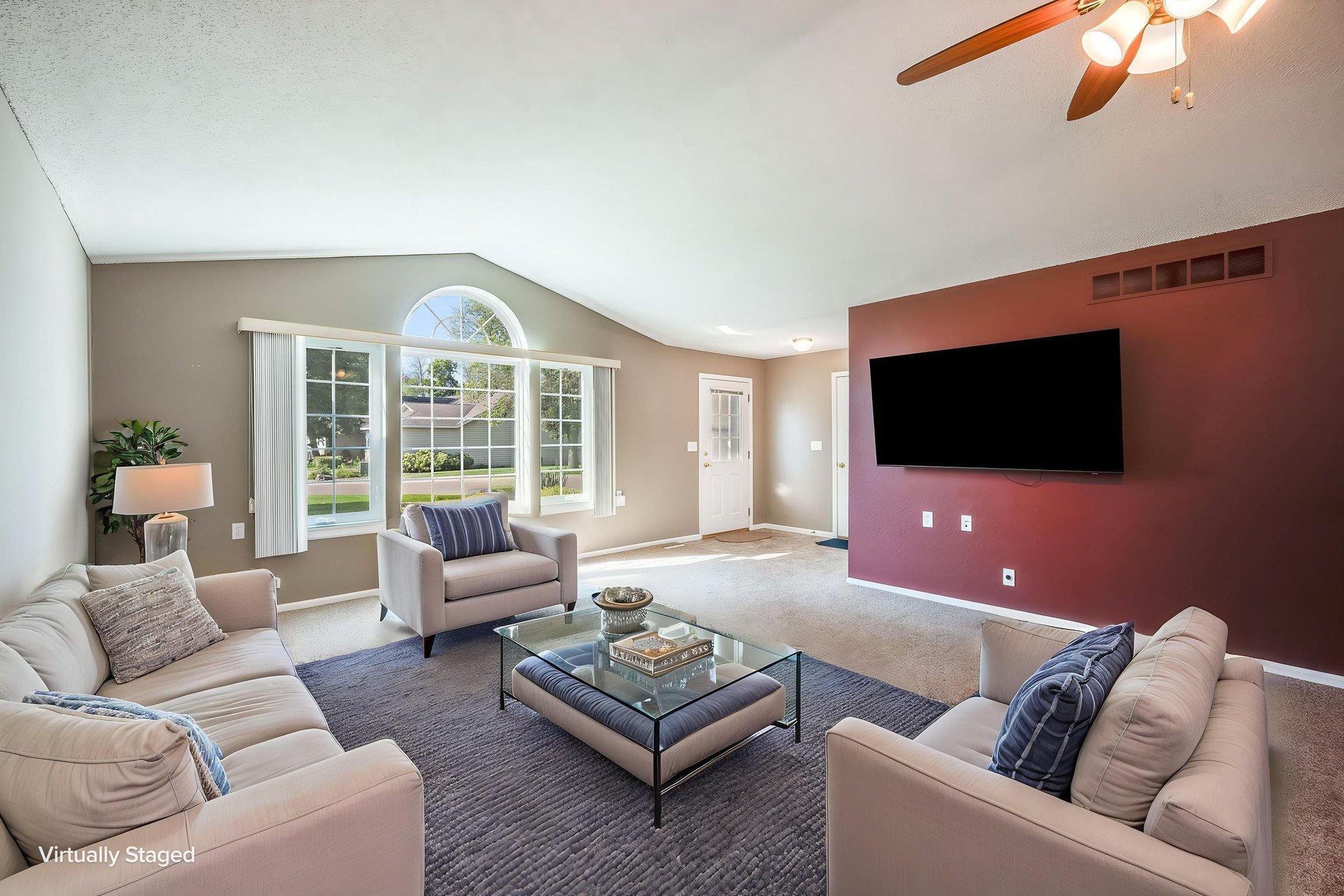 122 Oxford Path Property Photo 4