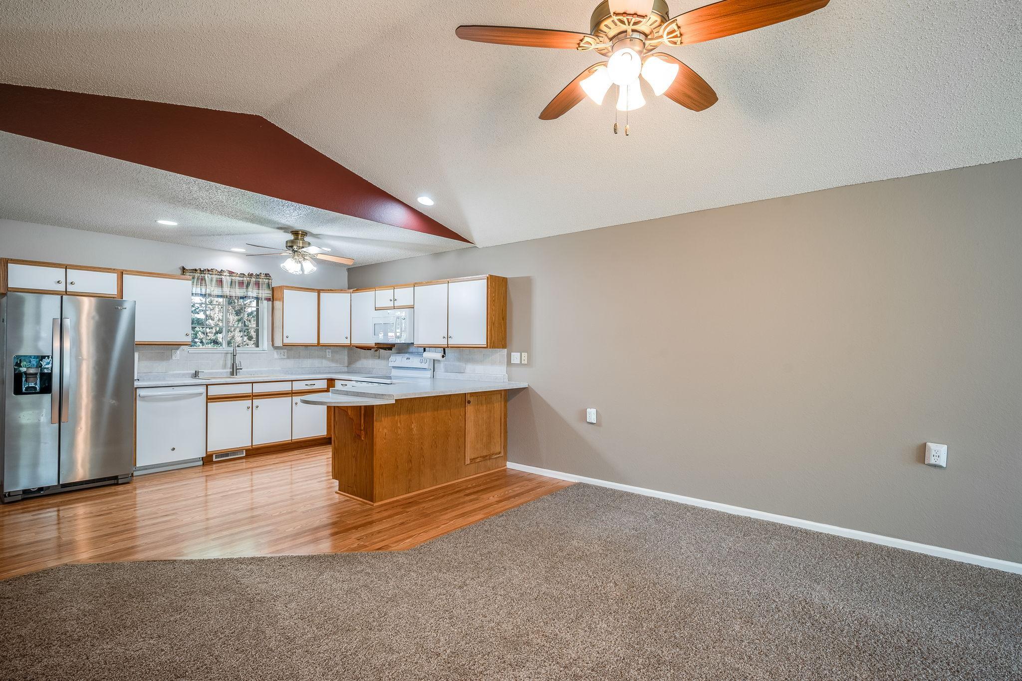 122 Oxford Path Property Photo 7