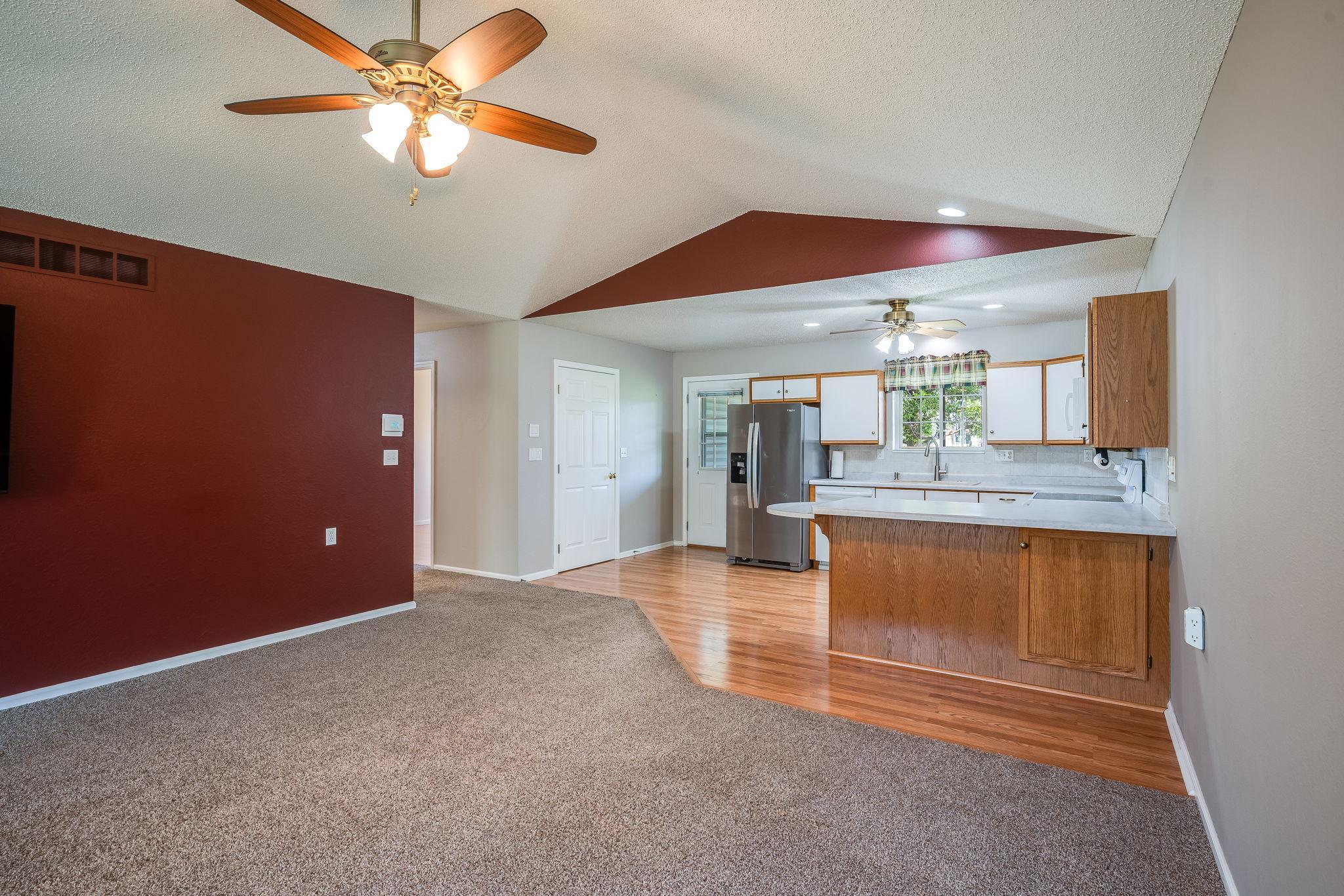 122 Oxford Path Property Photo 8