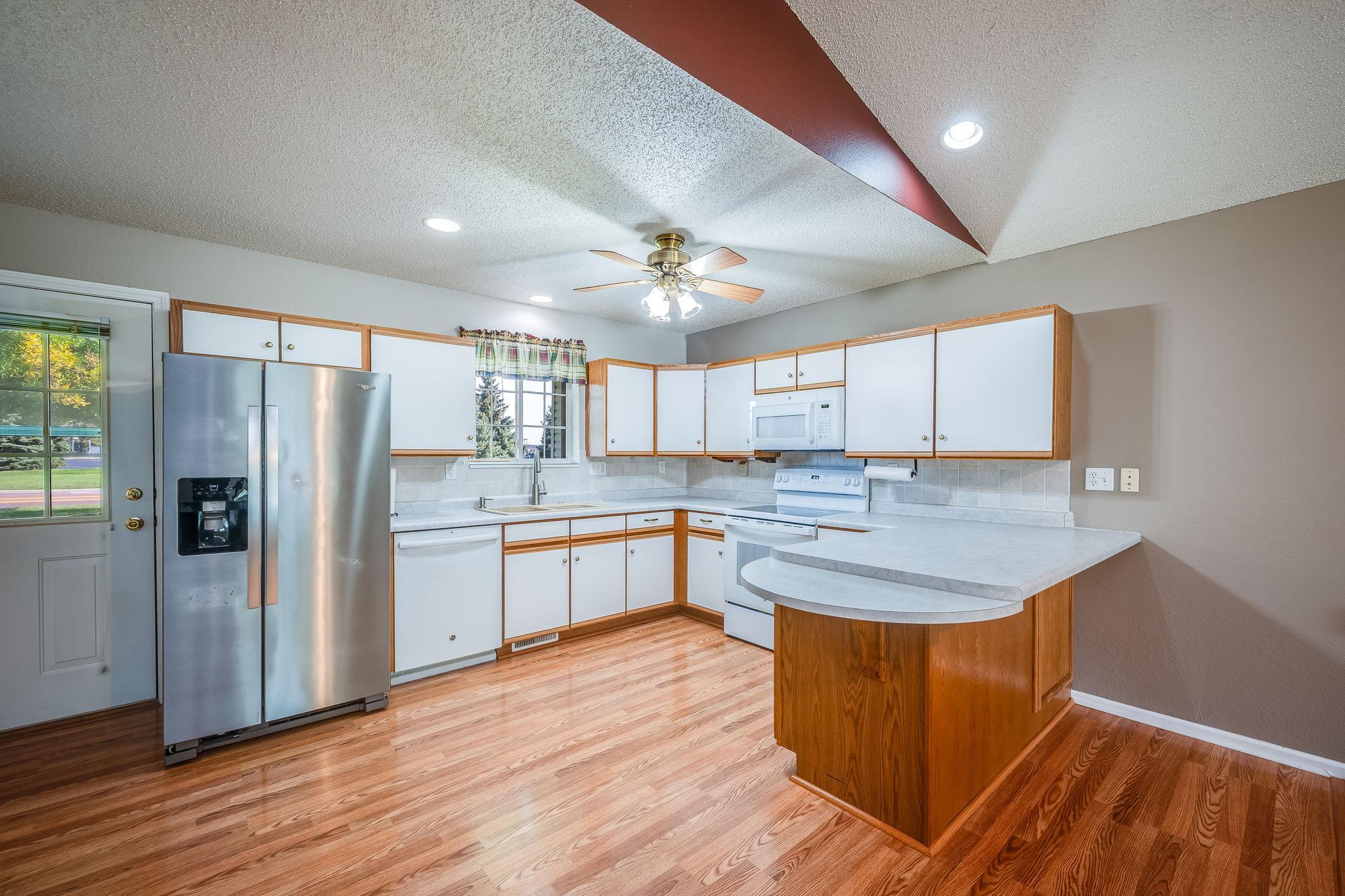 122 Oxford Path Property Photo 9