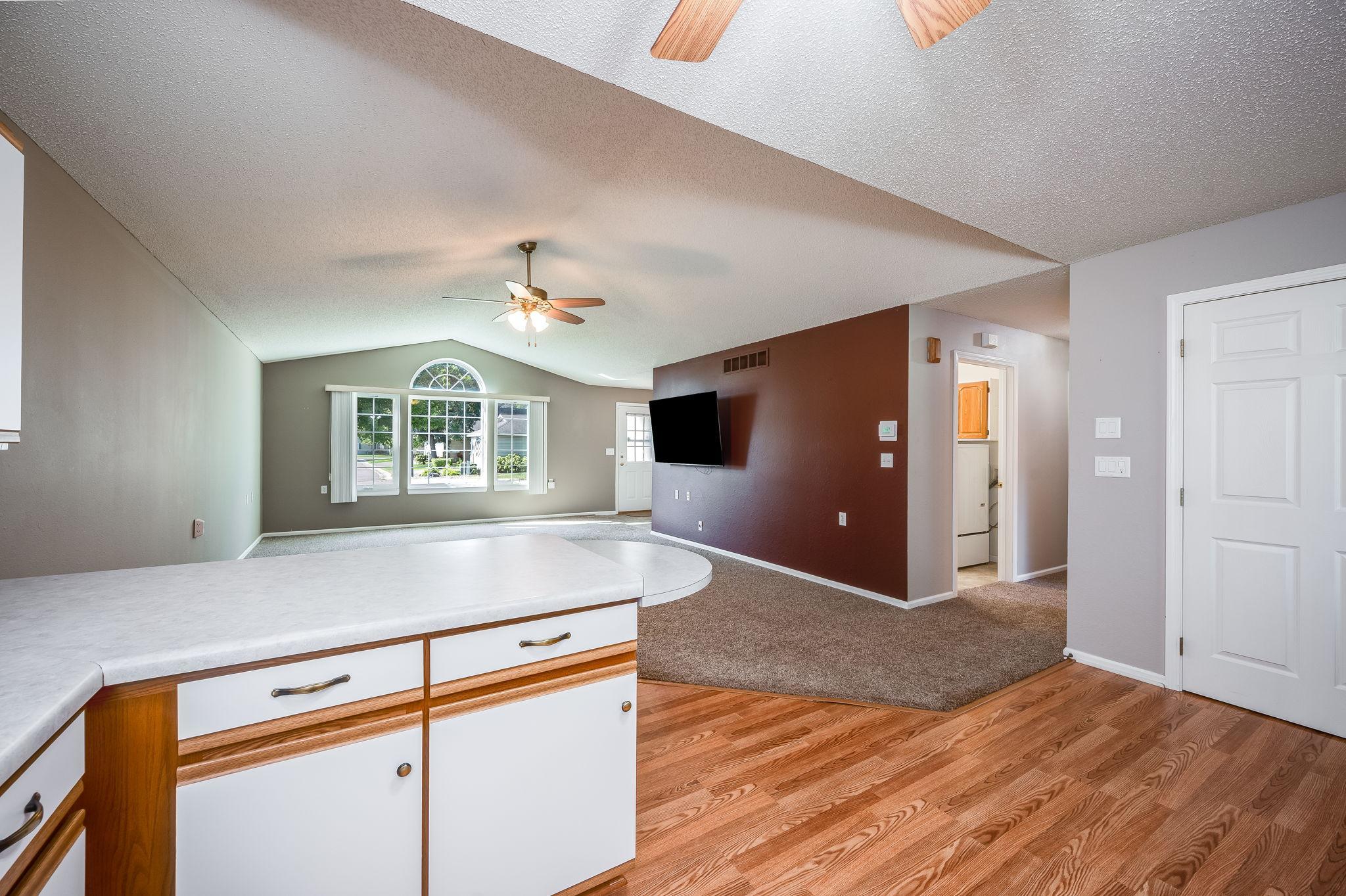 122 Oxford Path Property Photo 12