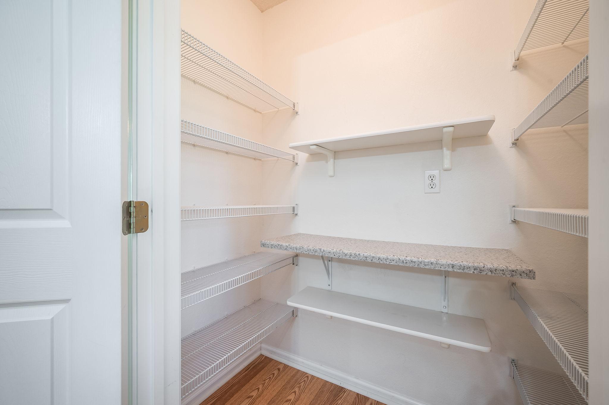 122 Oxford Path Property Photo 13