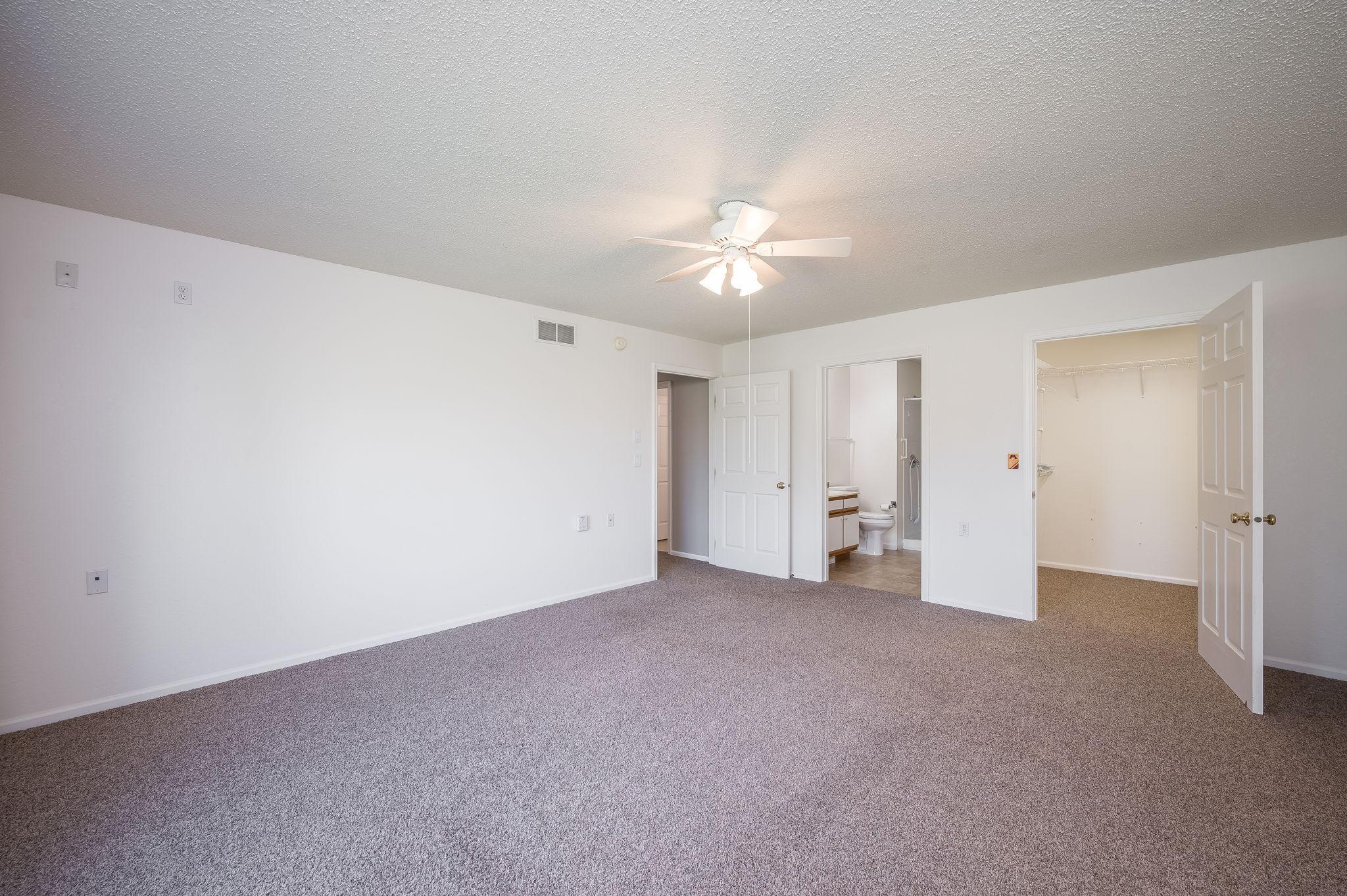 122 Oxford Path Property Photo 15