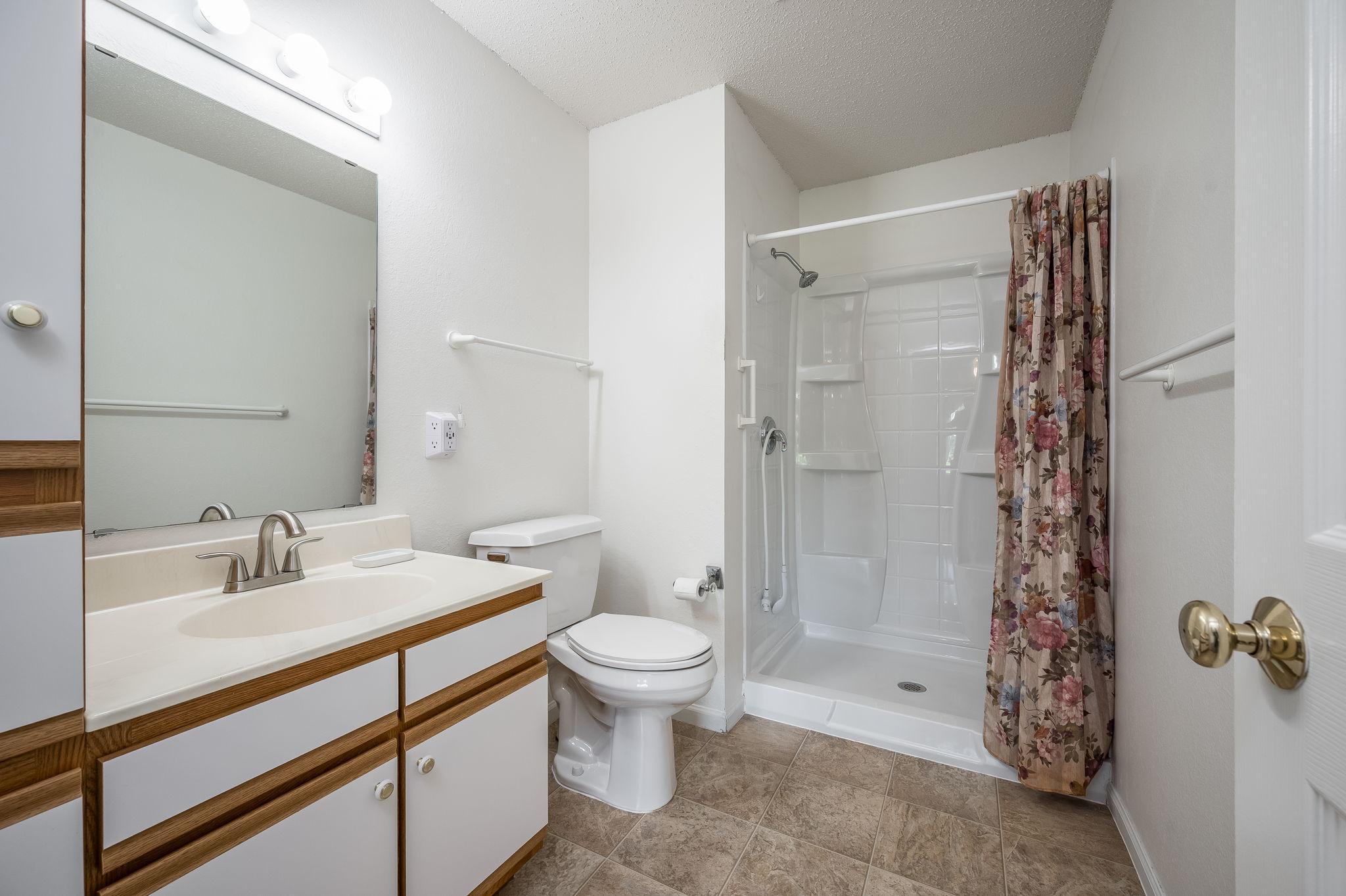 122 Oxford Path Property Photo 17
