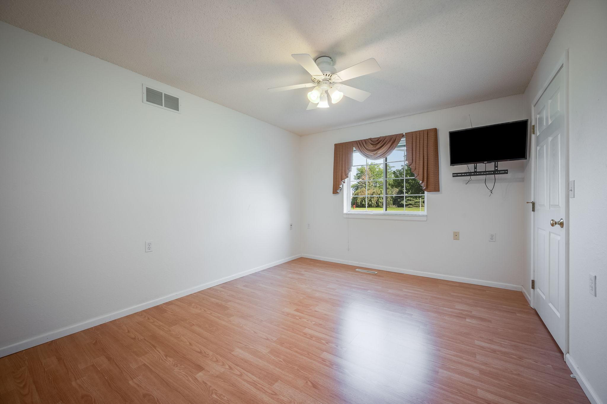 122 Oxford Path Property Photo 21