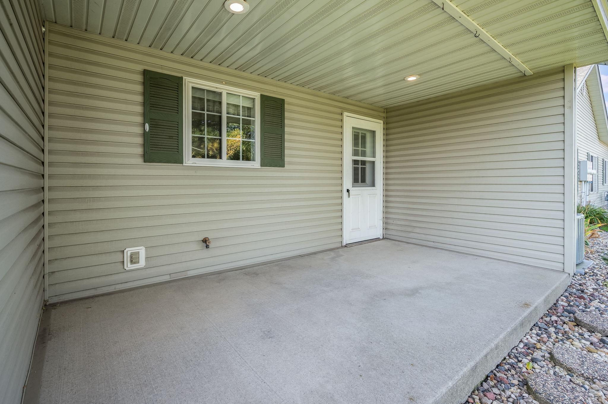 122 Oxford Path Property Photo 25